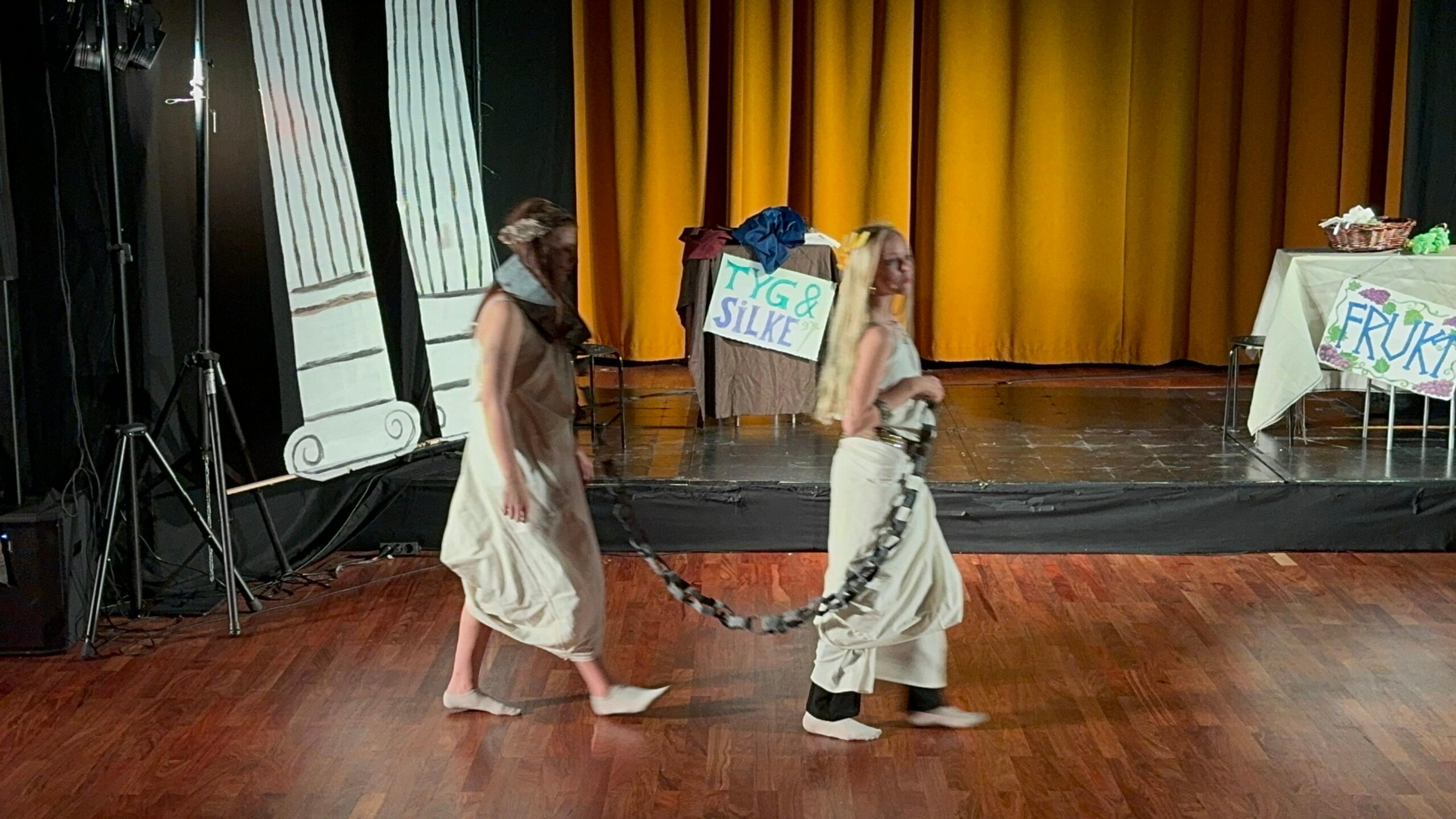 Teatergrupp på Entréskolan