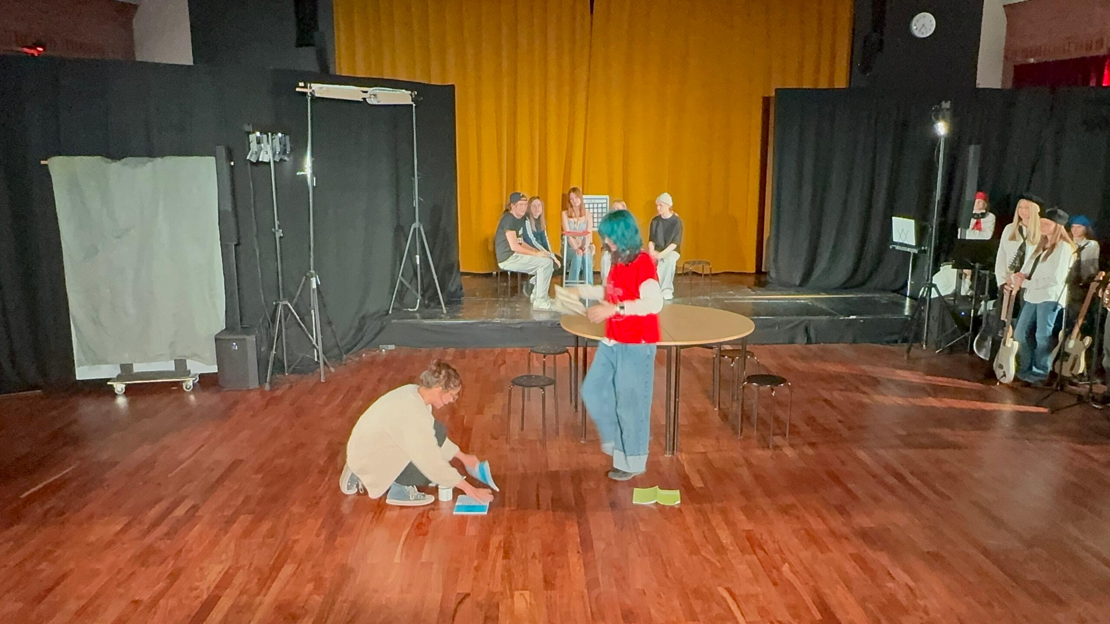 Teatergrupp på Entréskolan