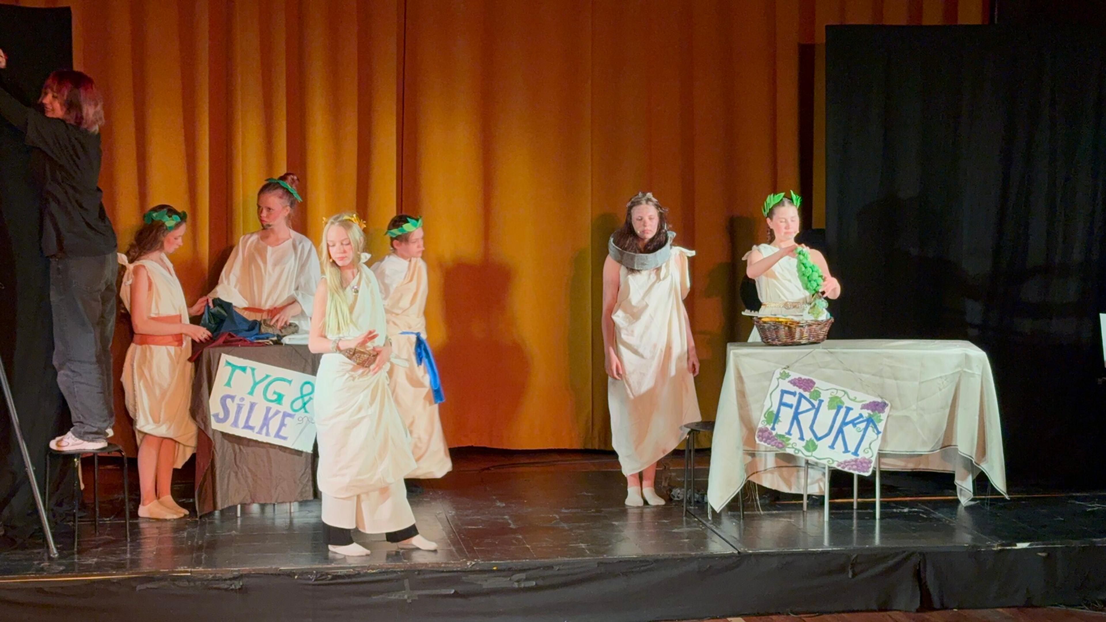 Teatergrupp på Entréskolan