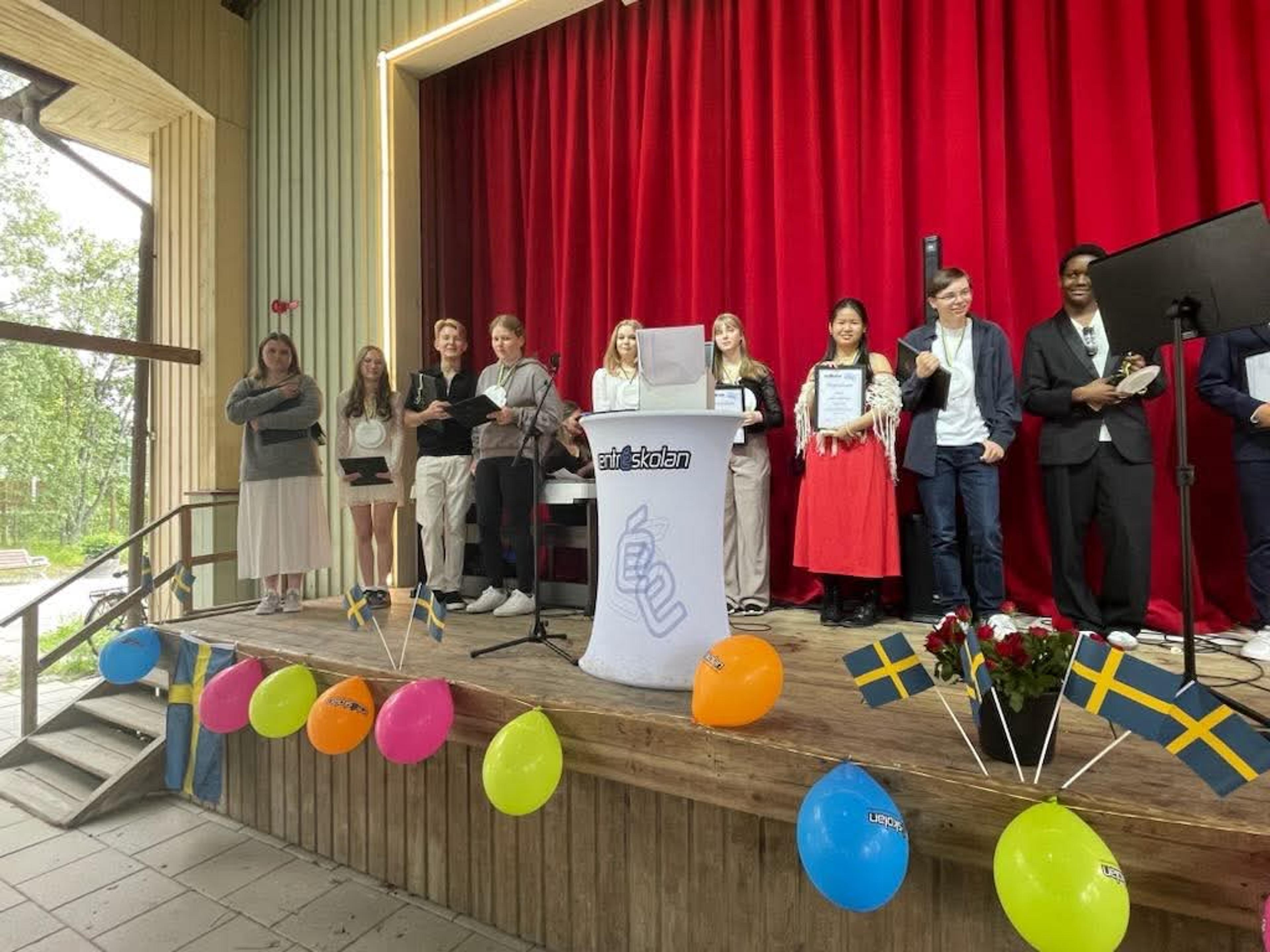 Bild som visar elever som mottagit stipendium 2025 på Entréskolan Västerås