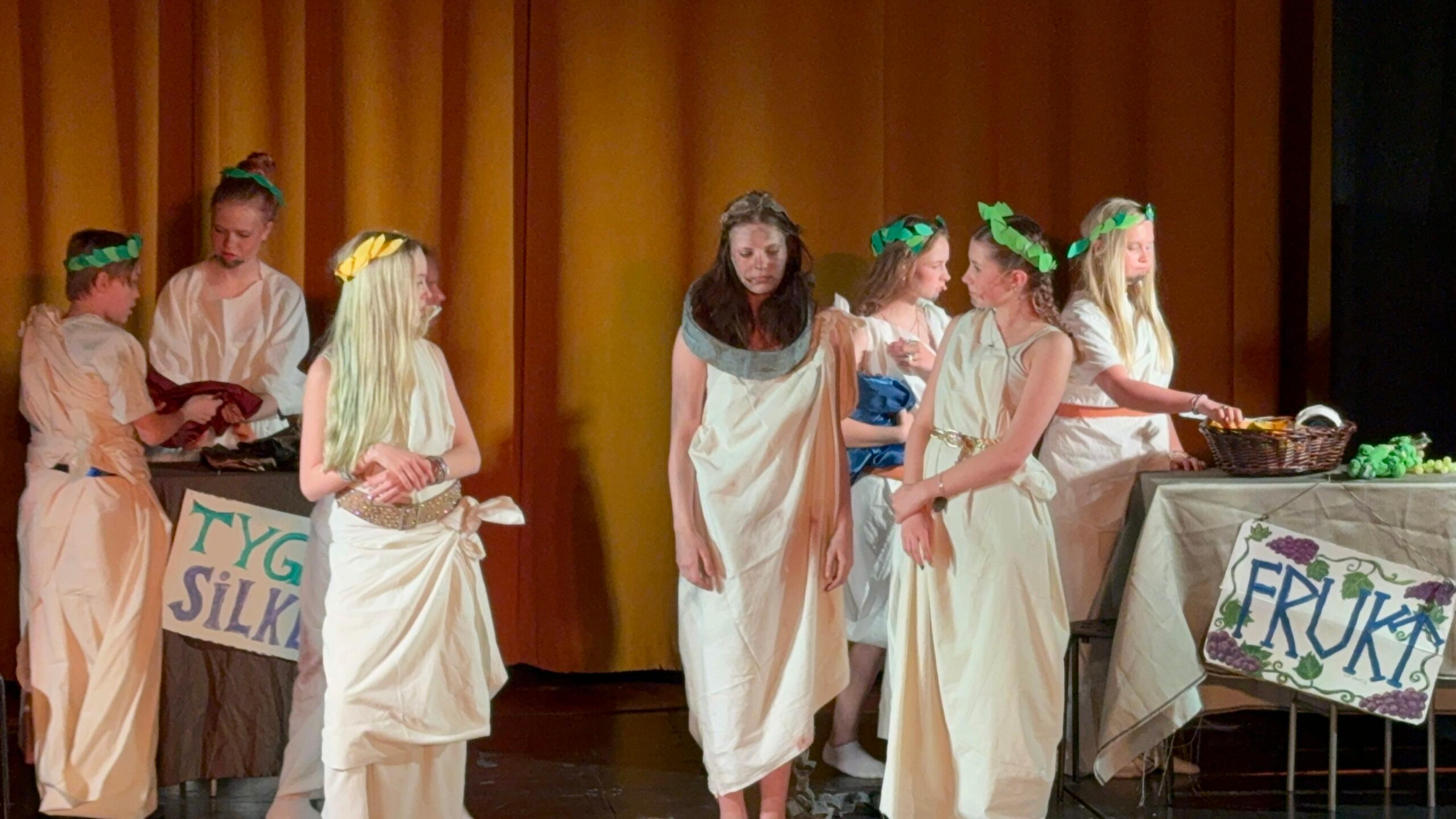 Teatergrupp på Entréskolan