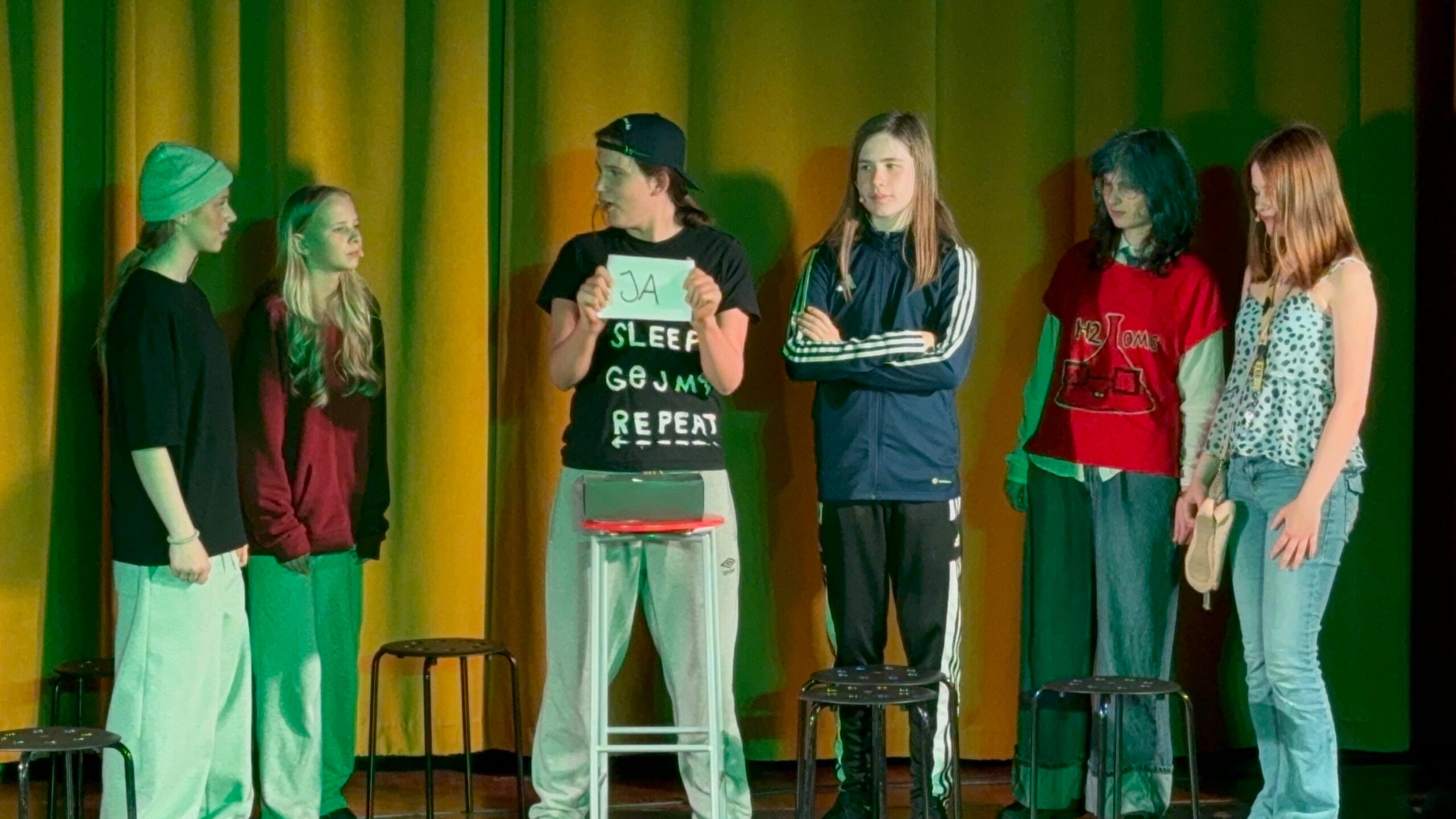 Teatergrupp på Entréskolan