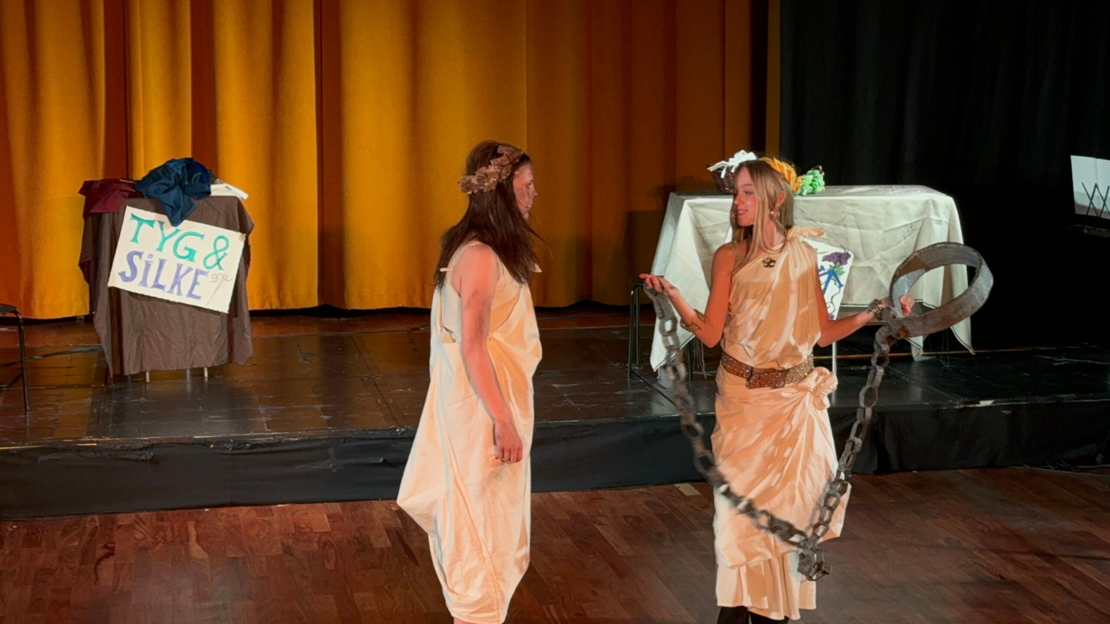Teatergrupp på Entréskolan