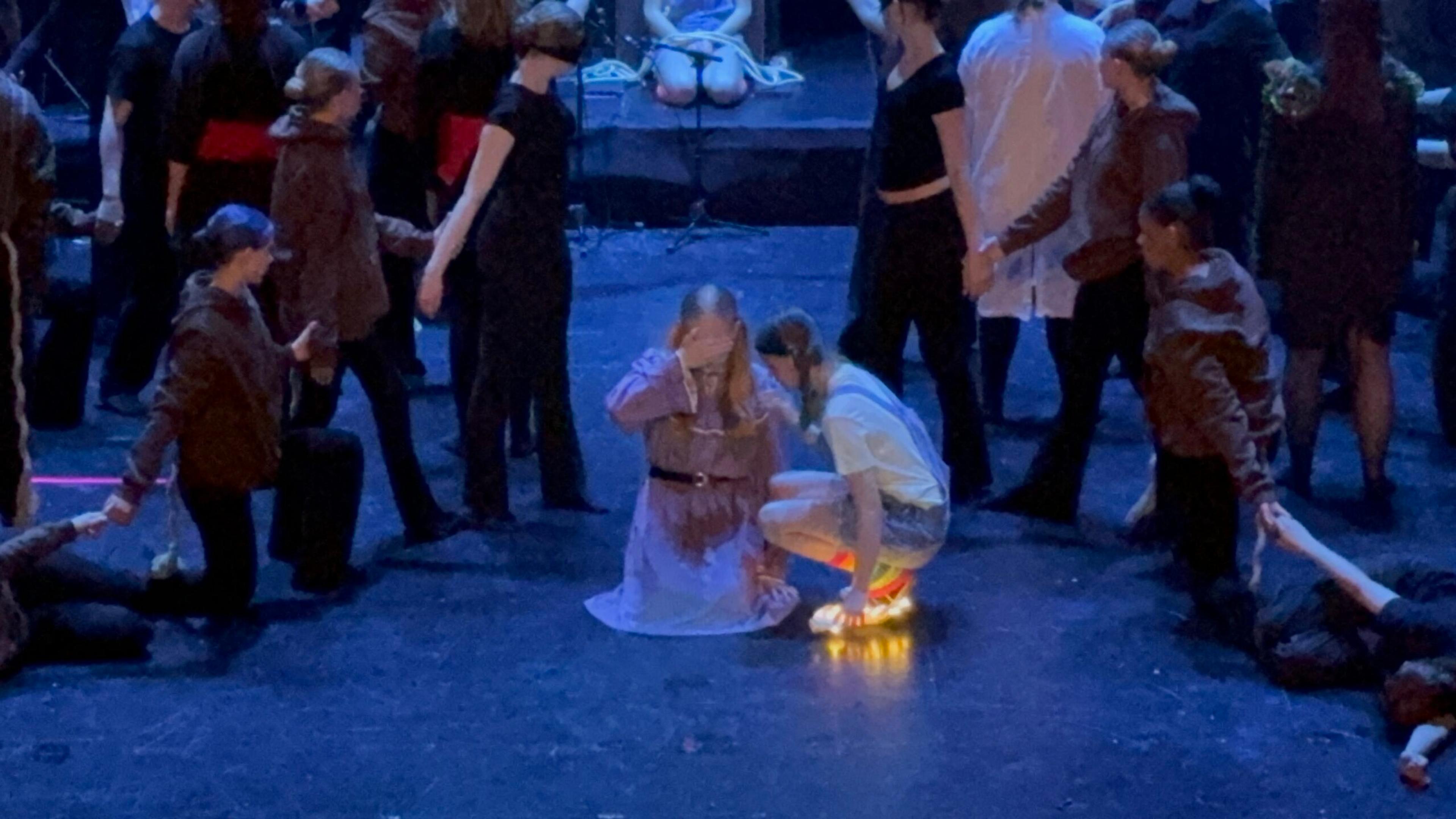 Bild från föreställningen Alice i skuggornas rike