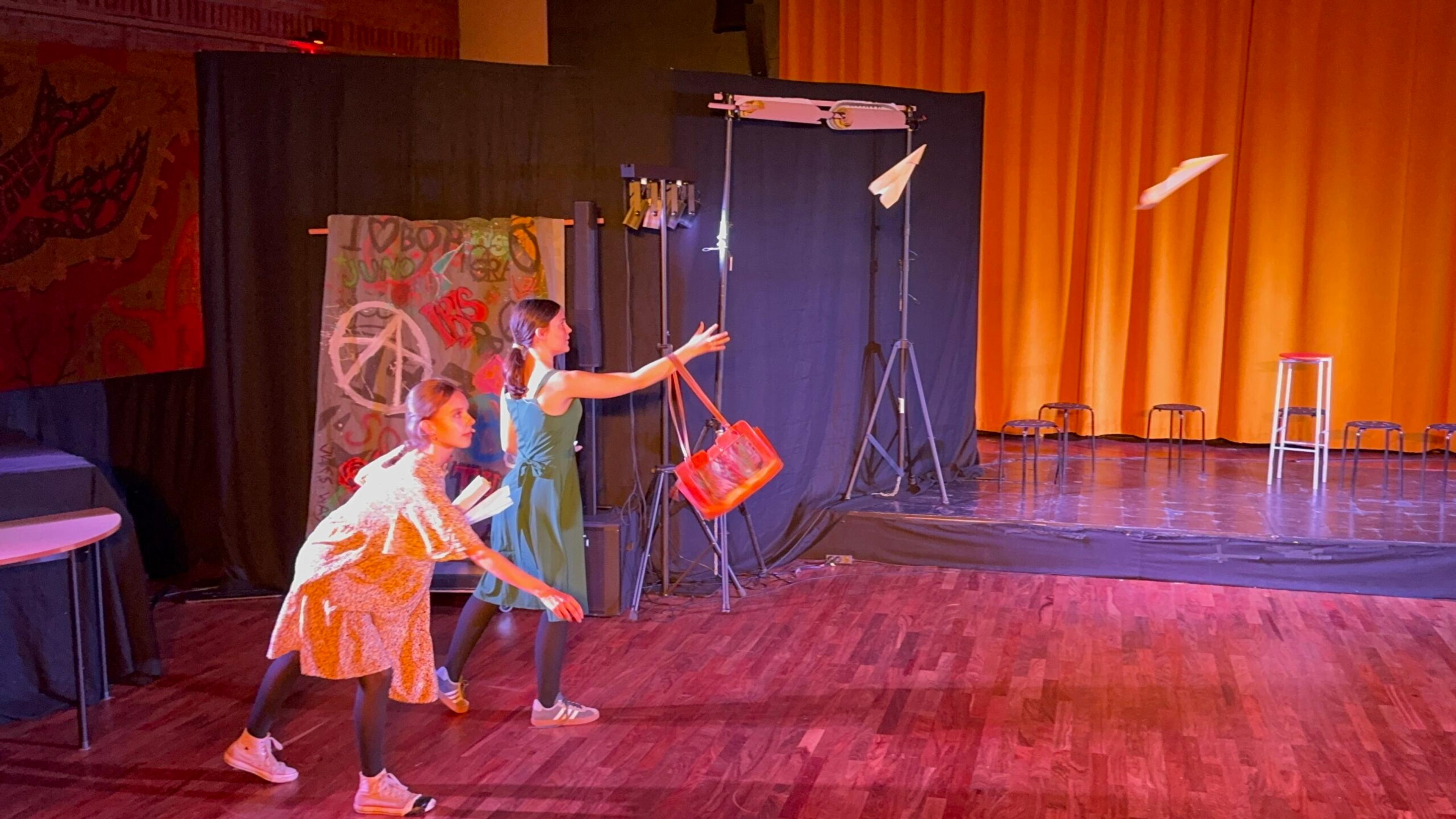Teatergrupp på Entréskolan