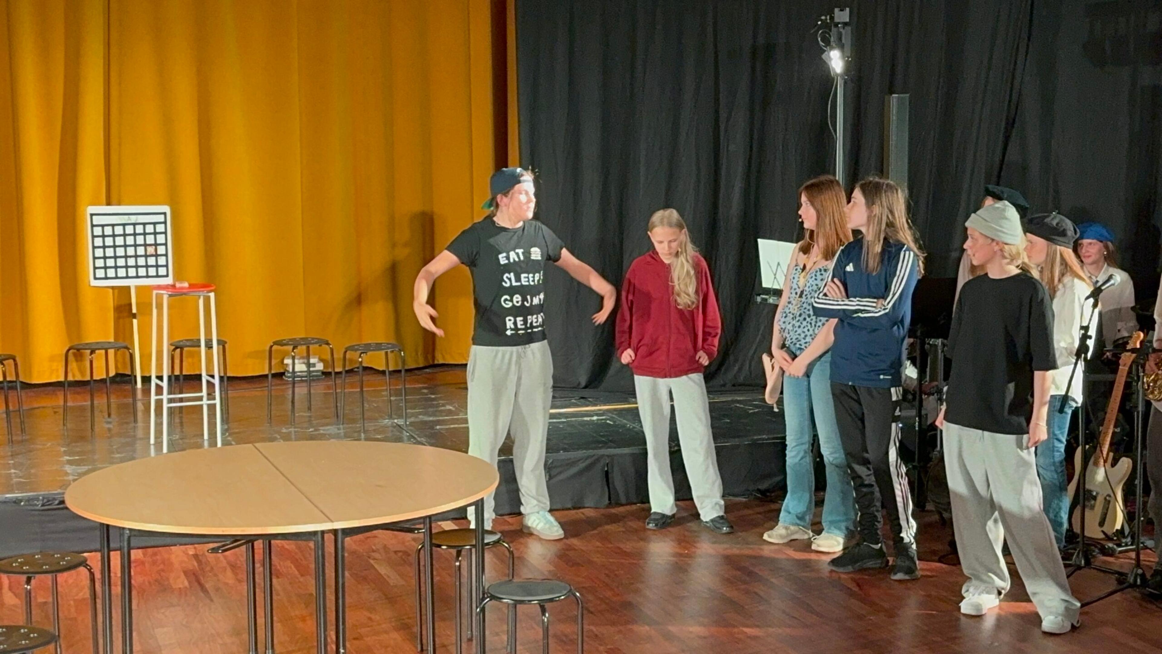 Teatergrupp på Entréskolan