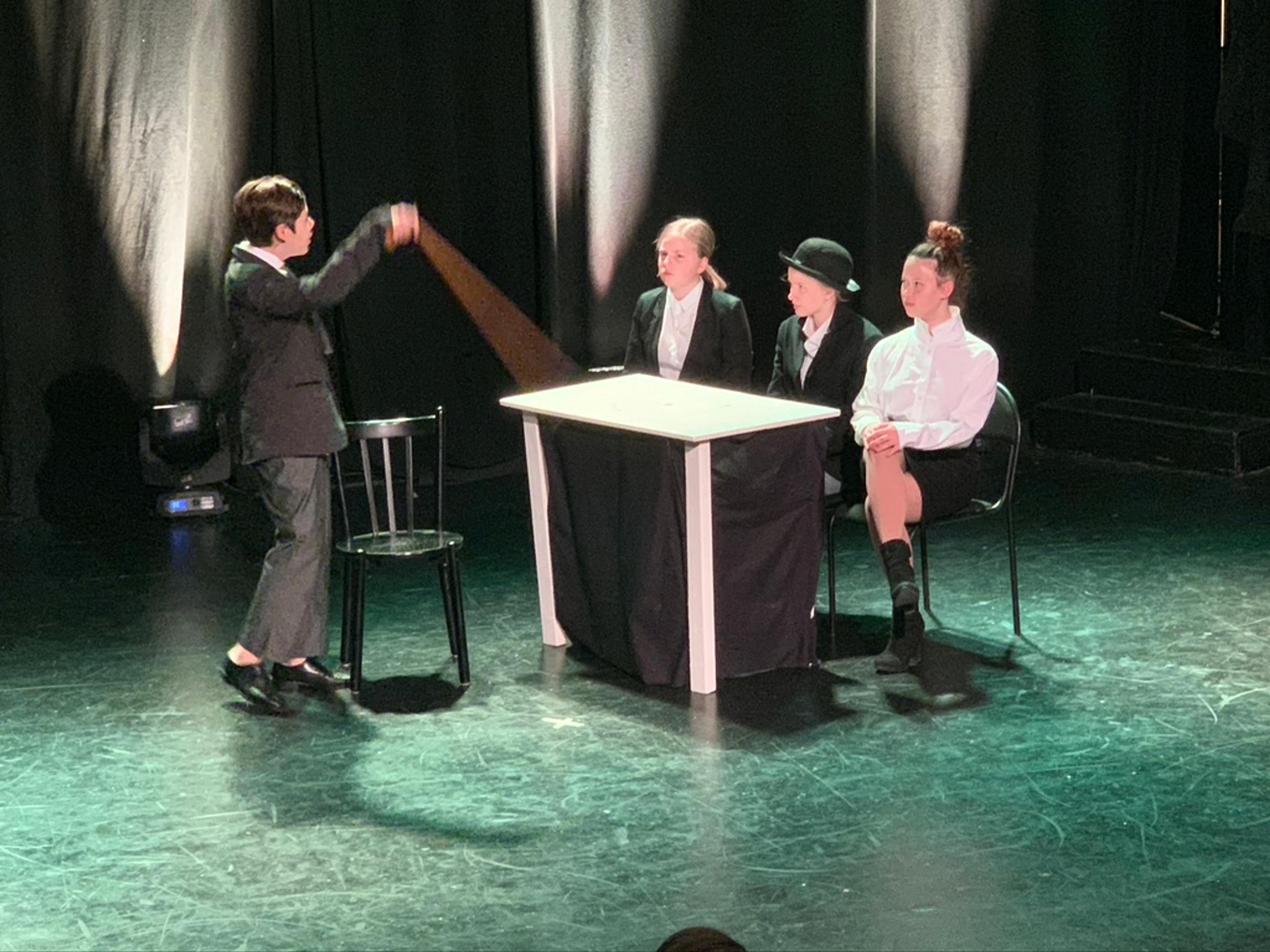 Bild från föreställningen Mary Poppins