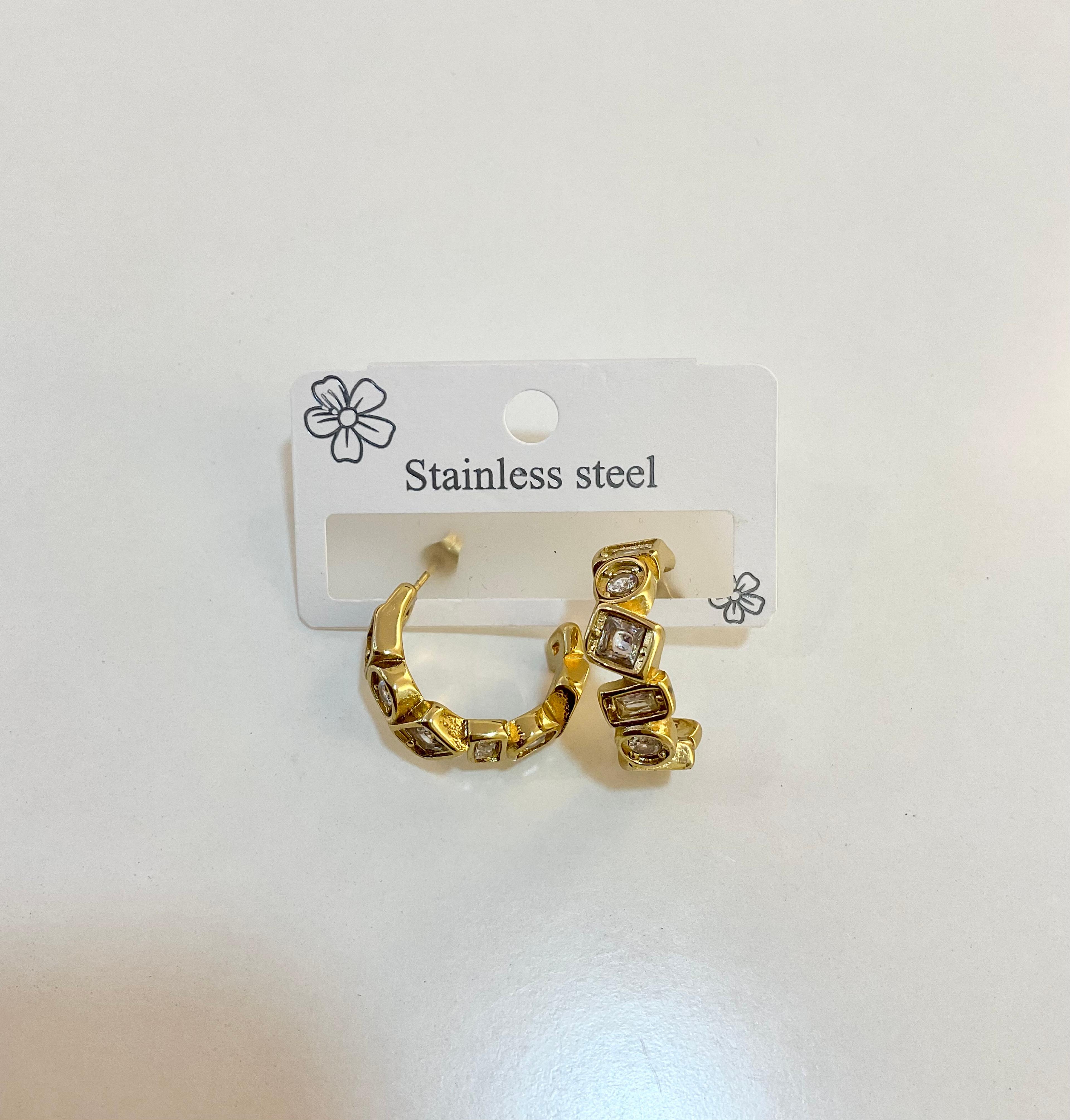 Arete de aros con circonitas incrustadas 