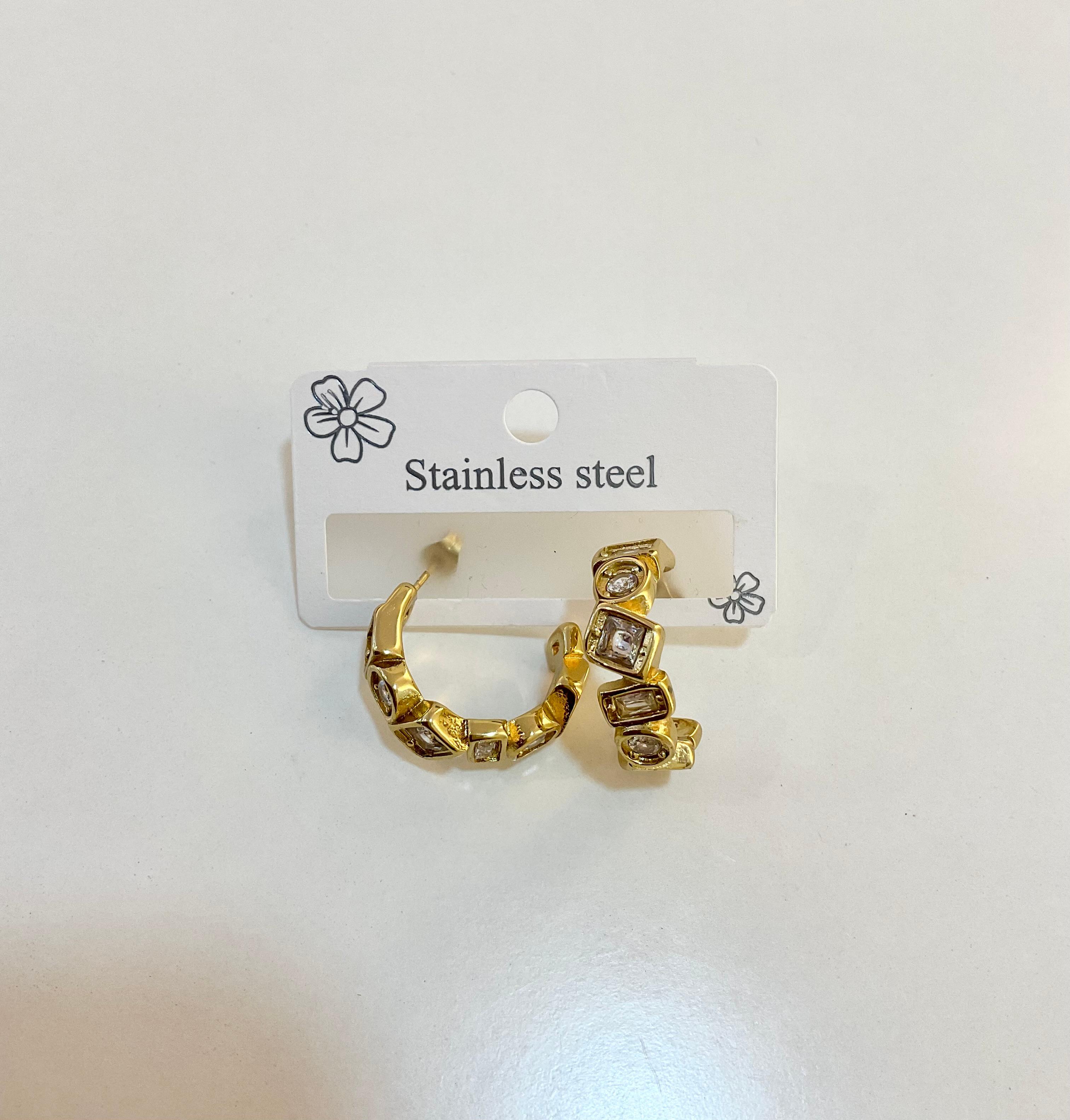 Arete de aros con circonitas incrustadas