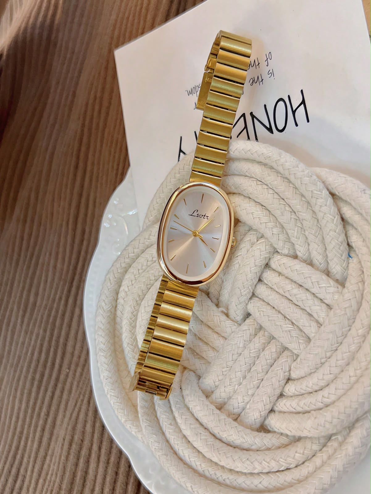 Elegant watch1