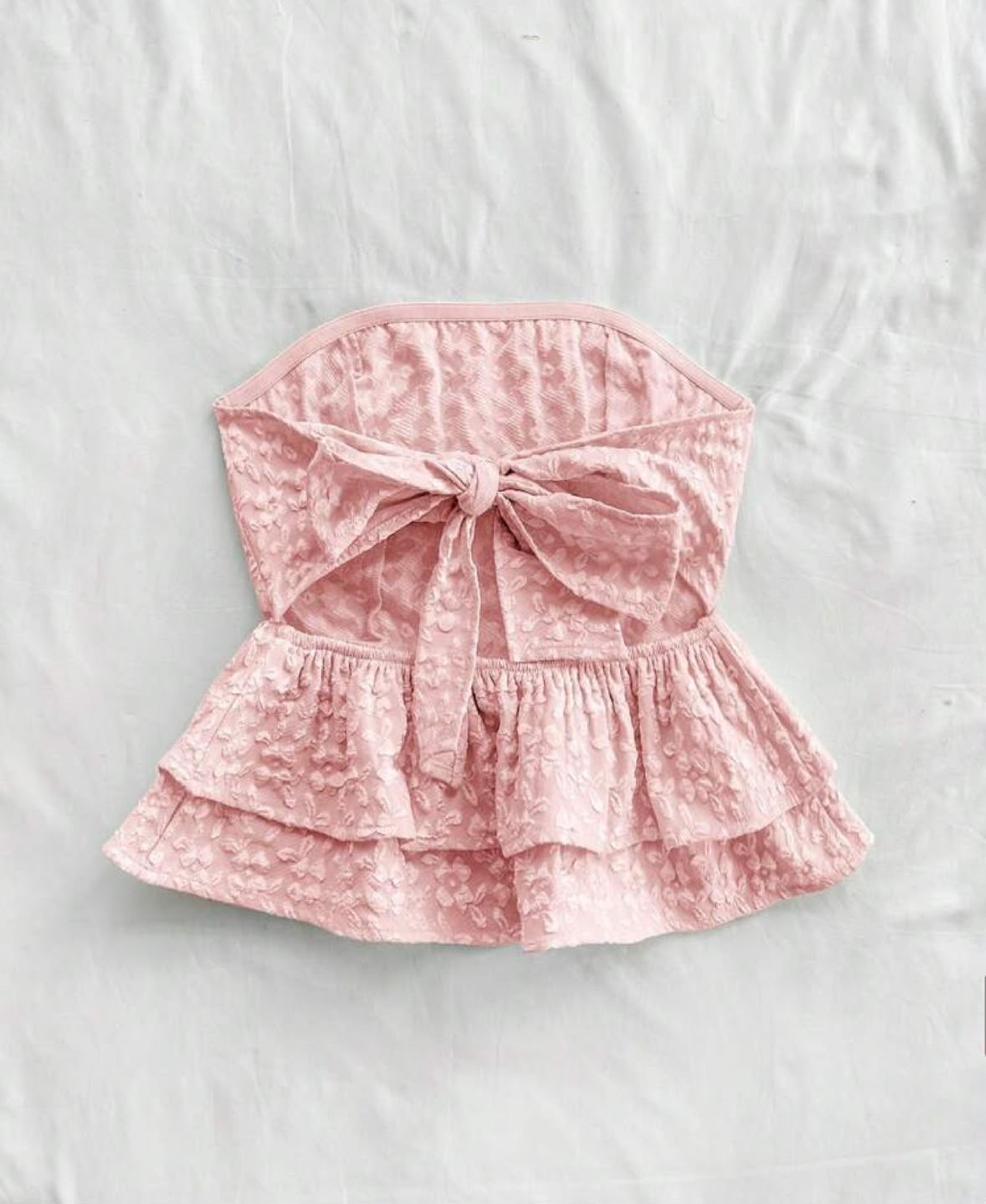 Short shirt with bow at the back view 3