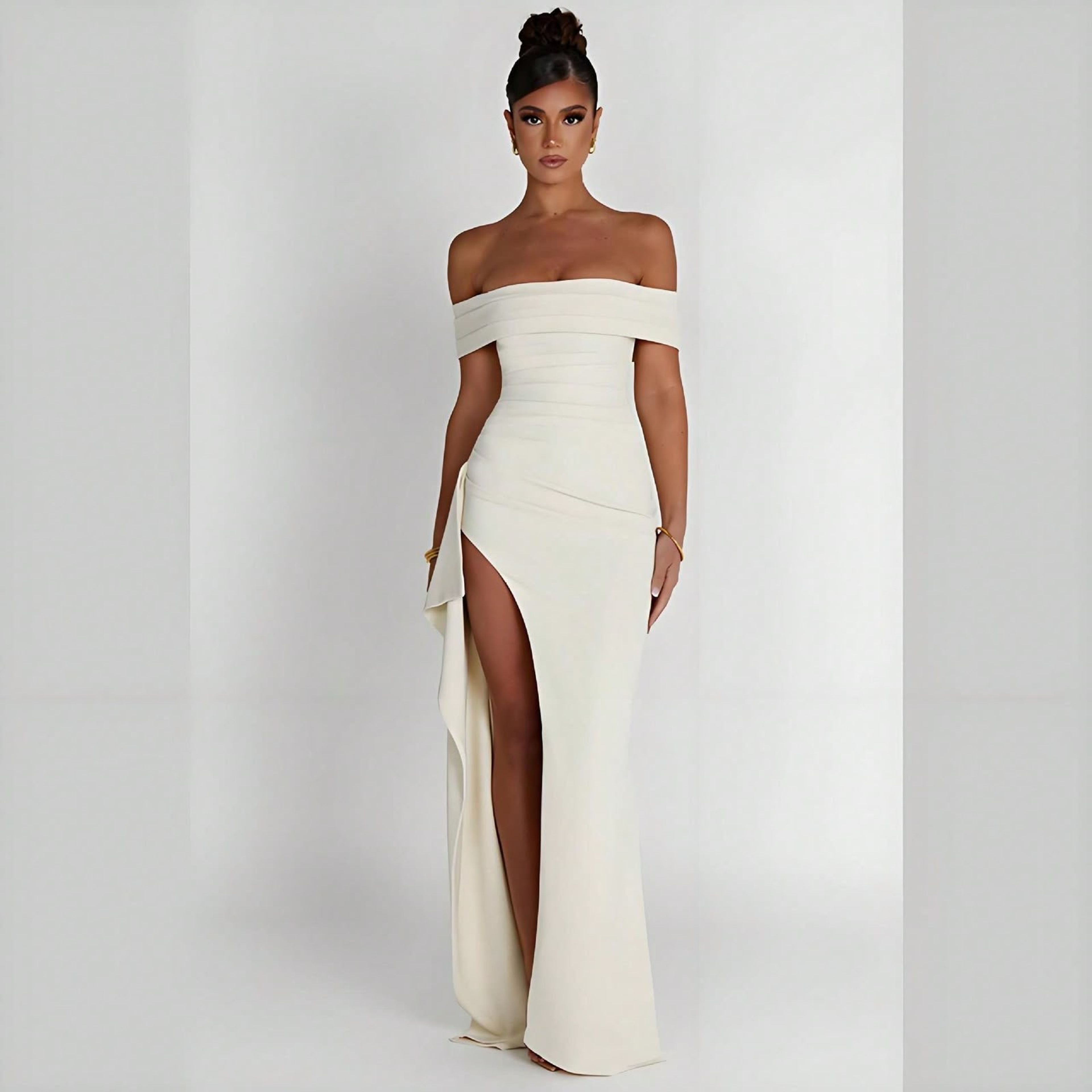 Elegant dress with open leg