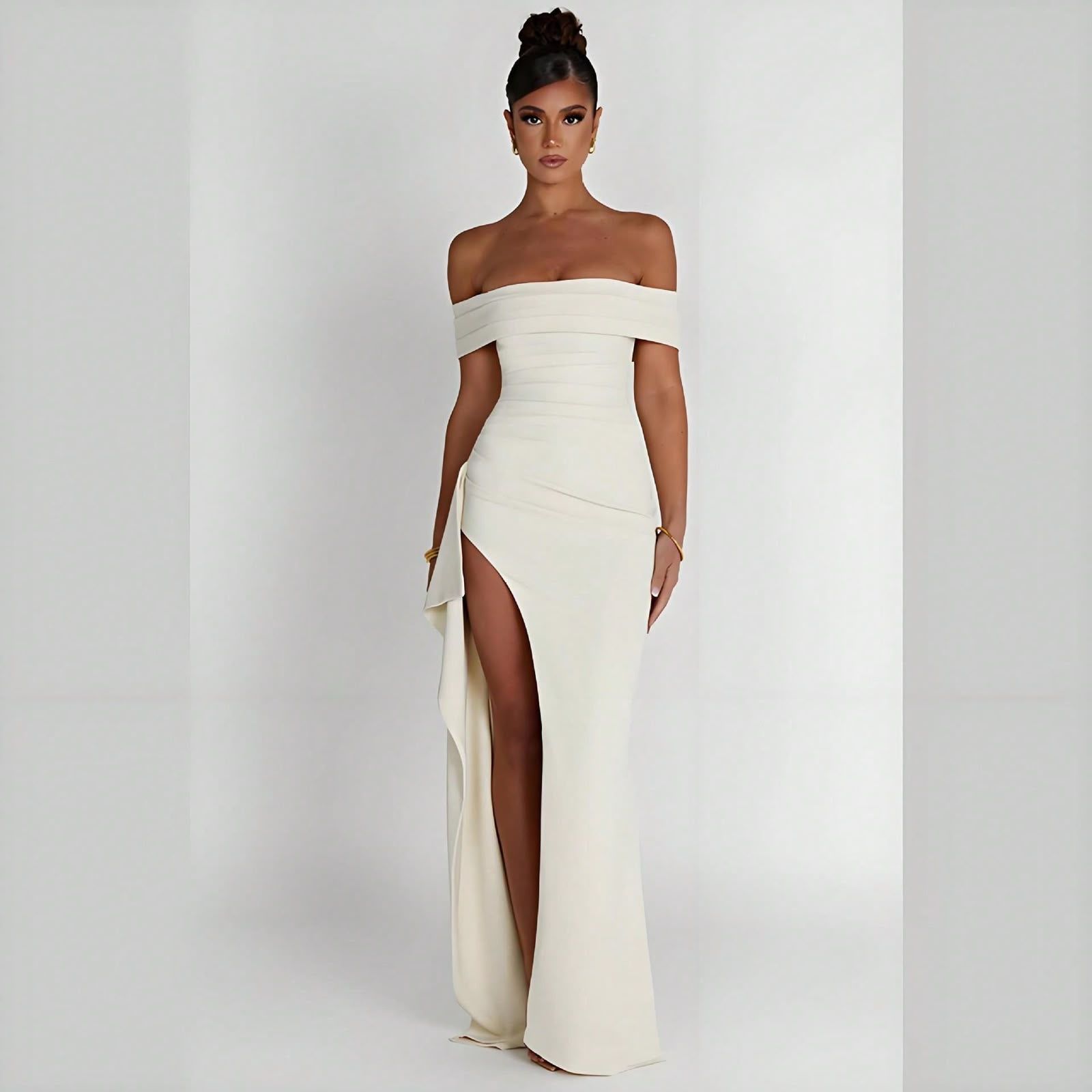 Elegant dress with open leg