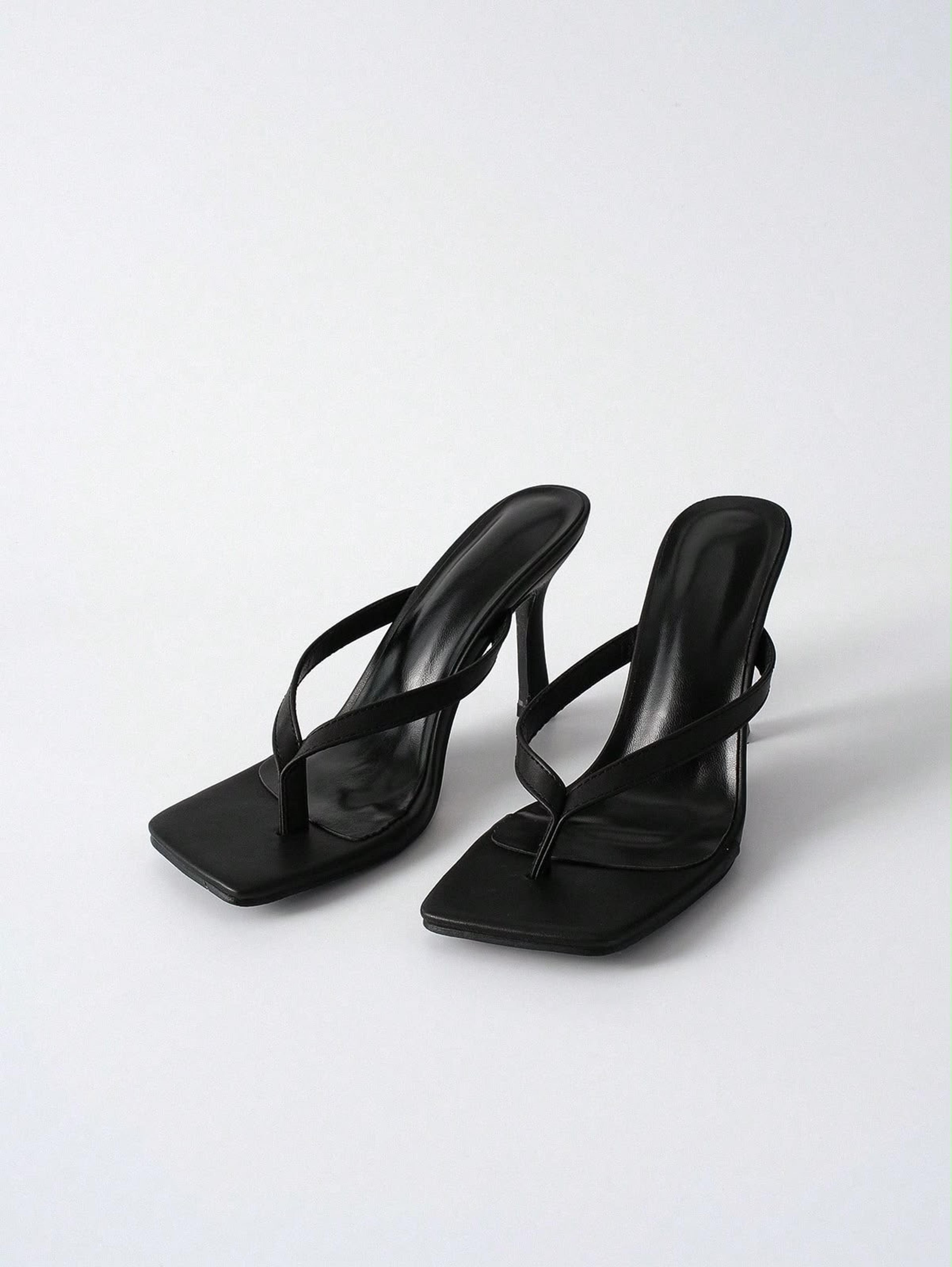 Tacones negros