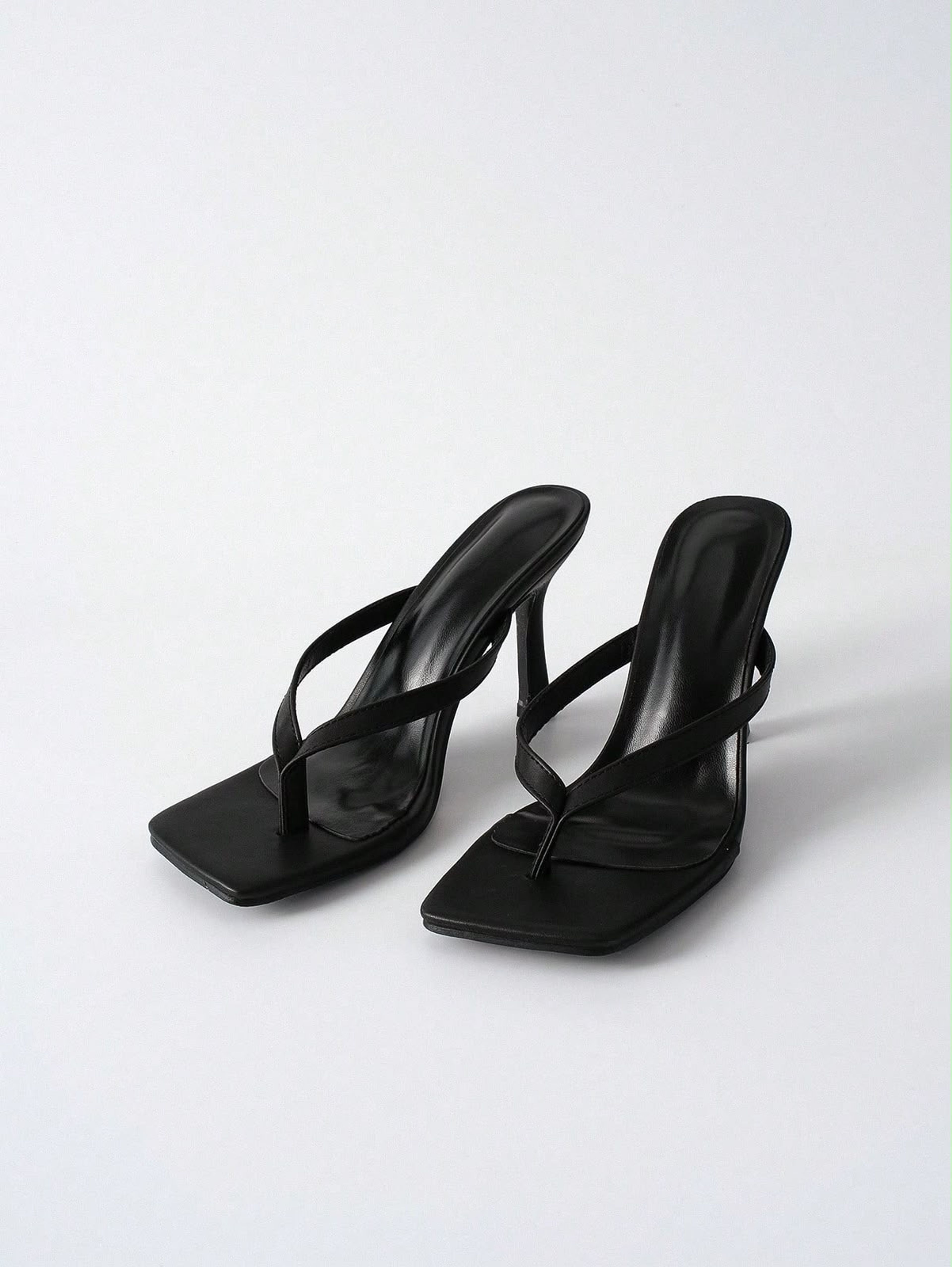 Tacones negros