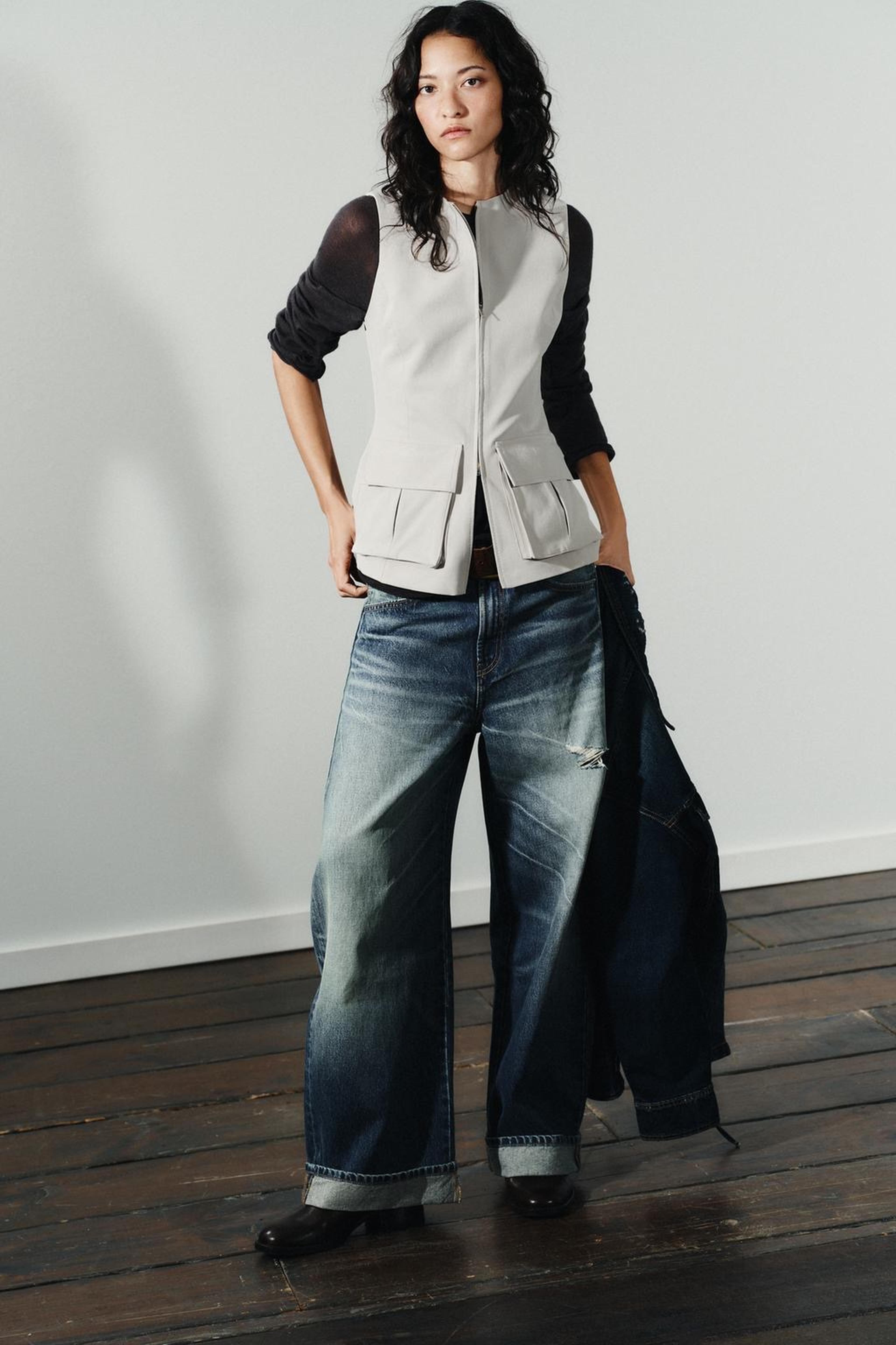 Chaleco Zara sin mangas con bolsillos vista 3