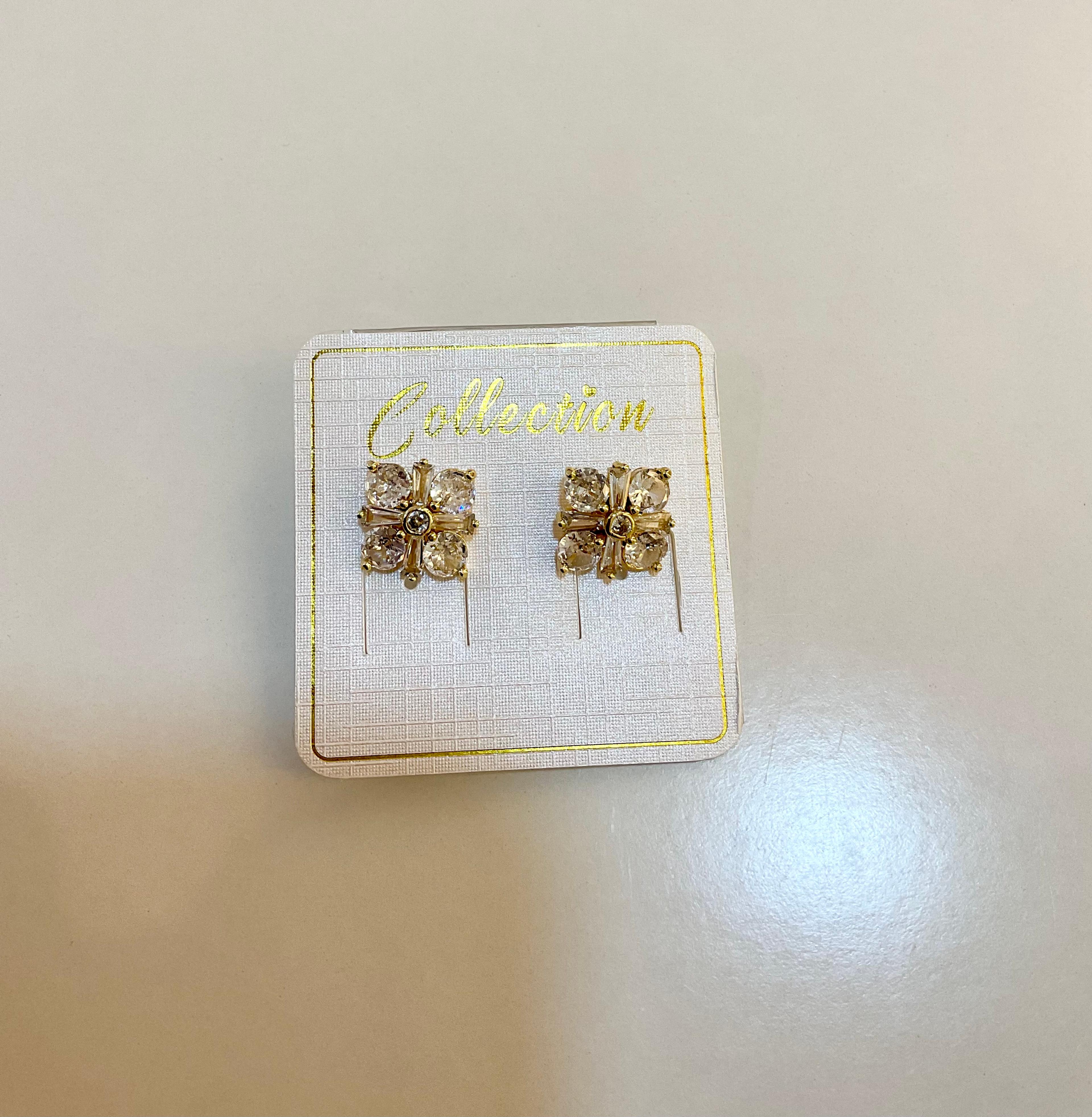 Arete con diseño floral