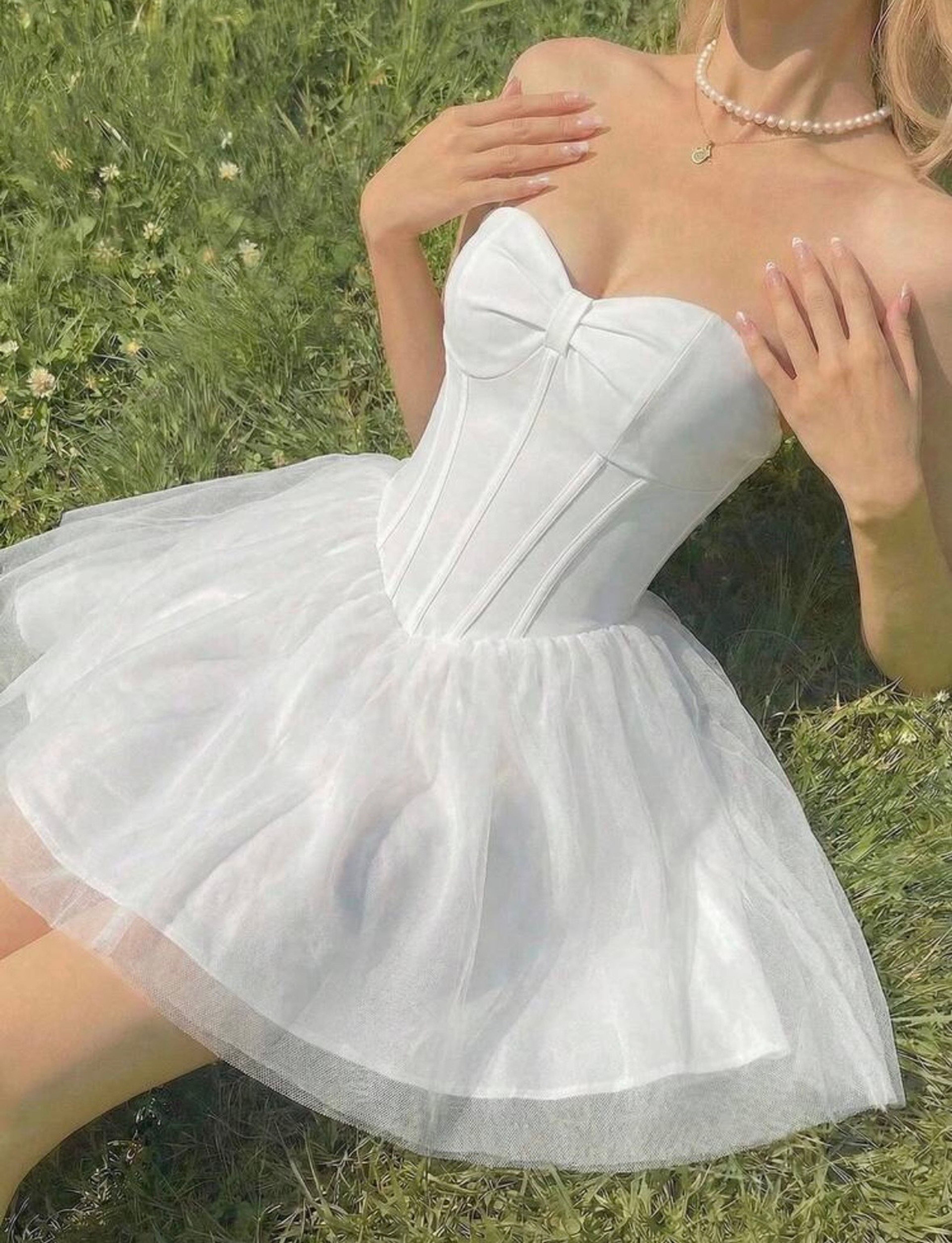 Vestido mini elegante de malla