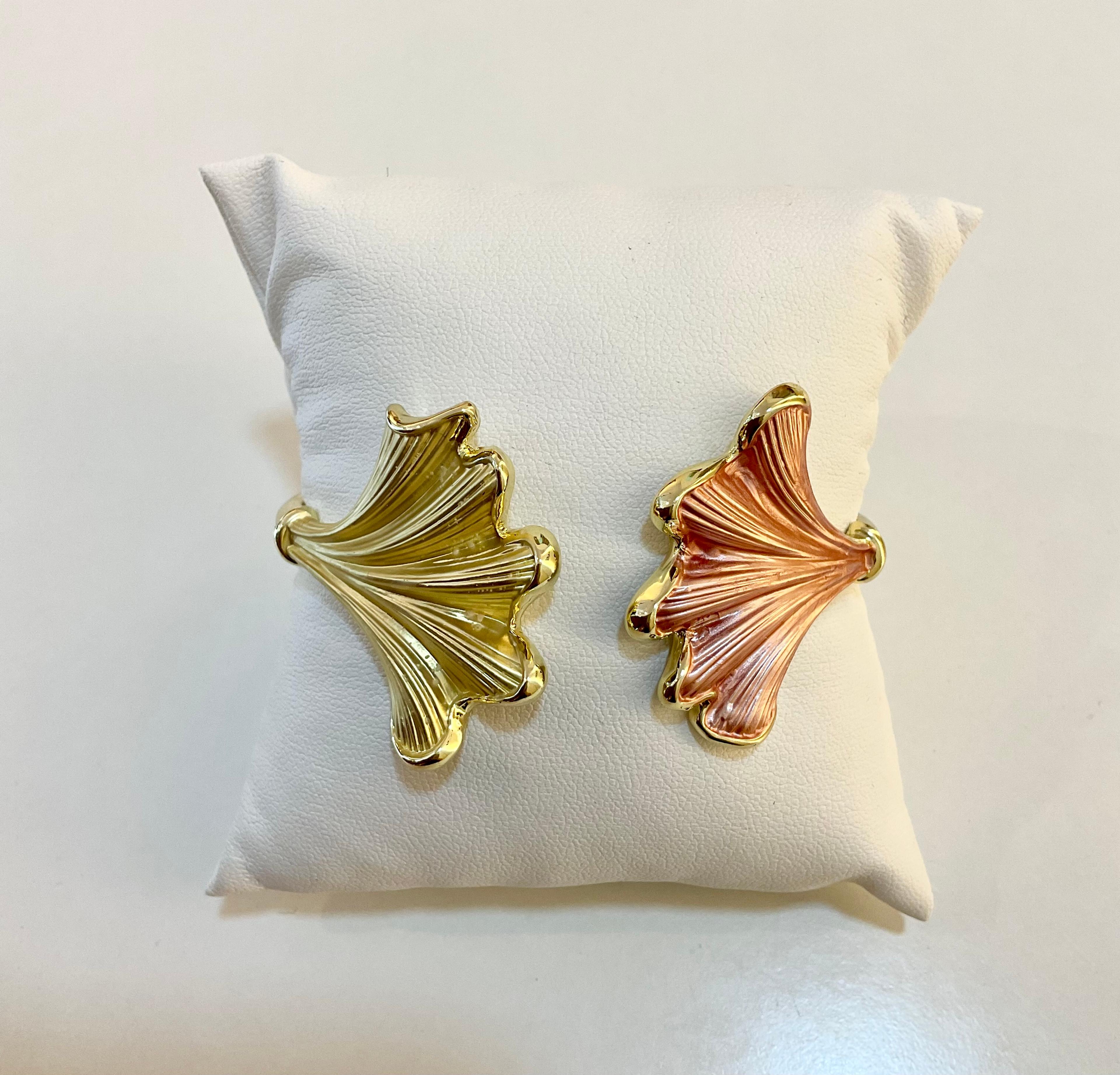 Brazalete en forma de concha 
