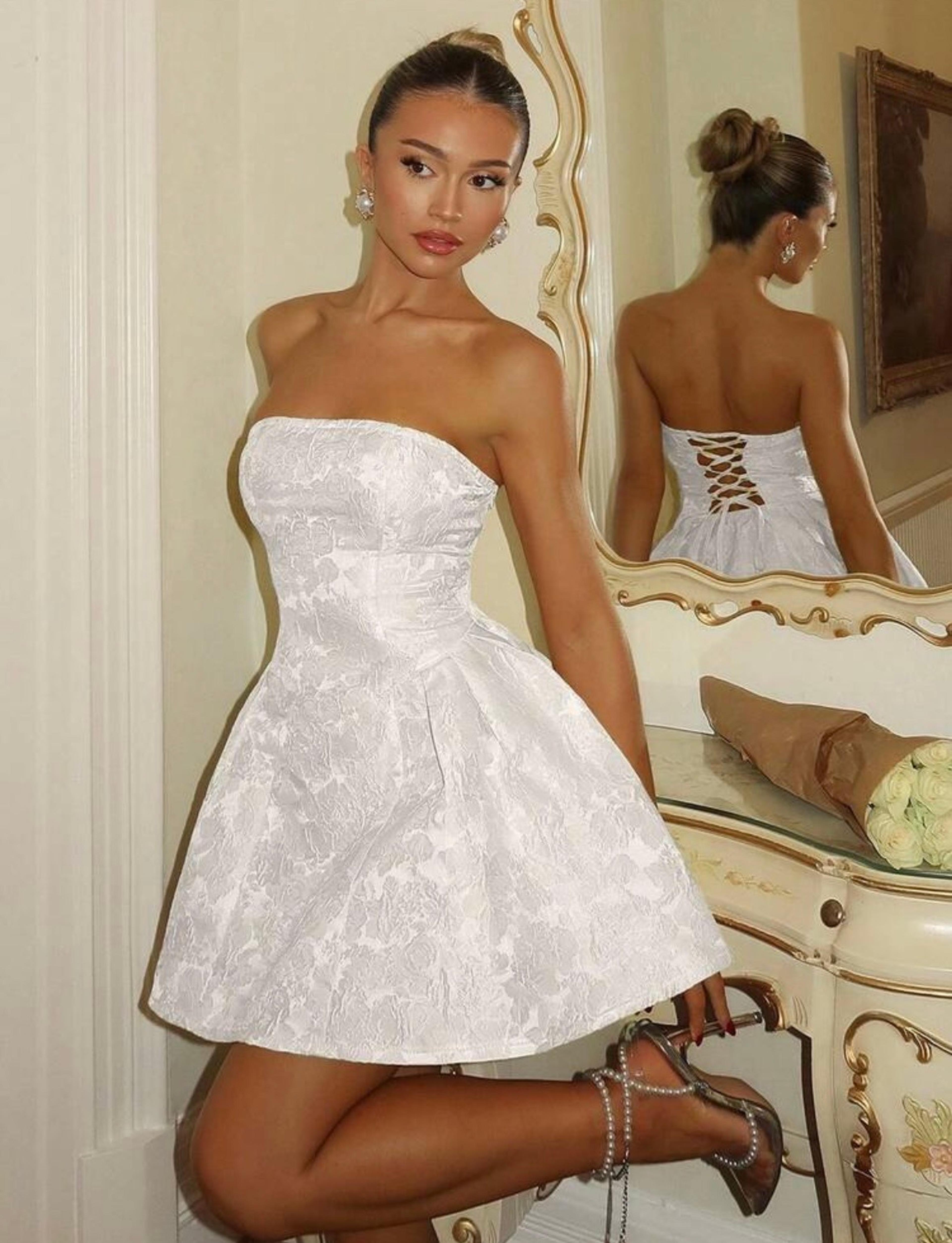 Sleeveless dress with 3D floral print view 3