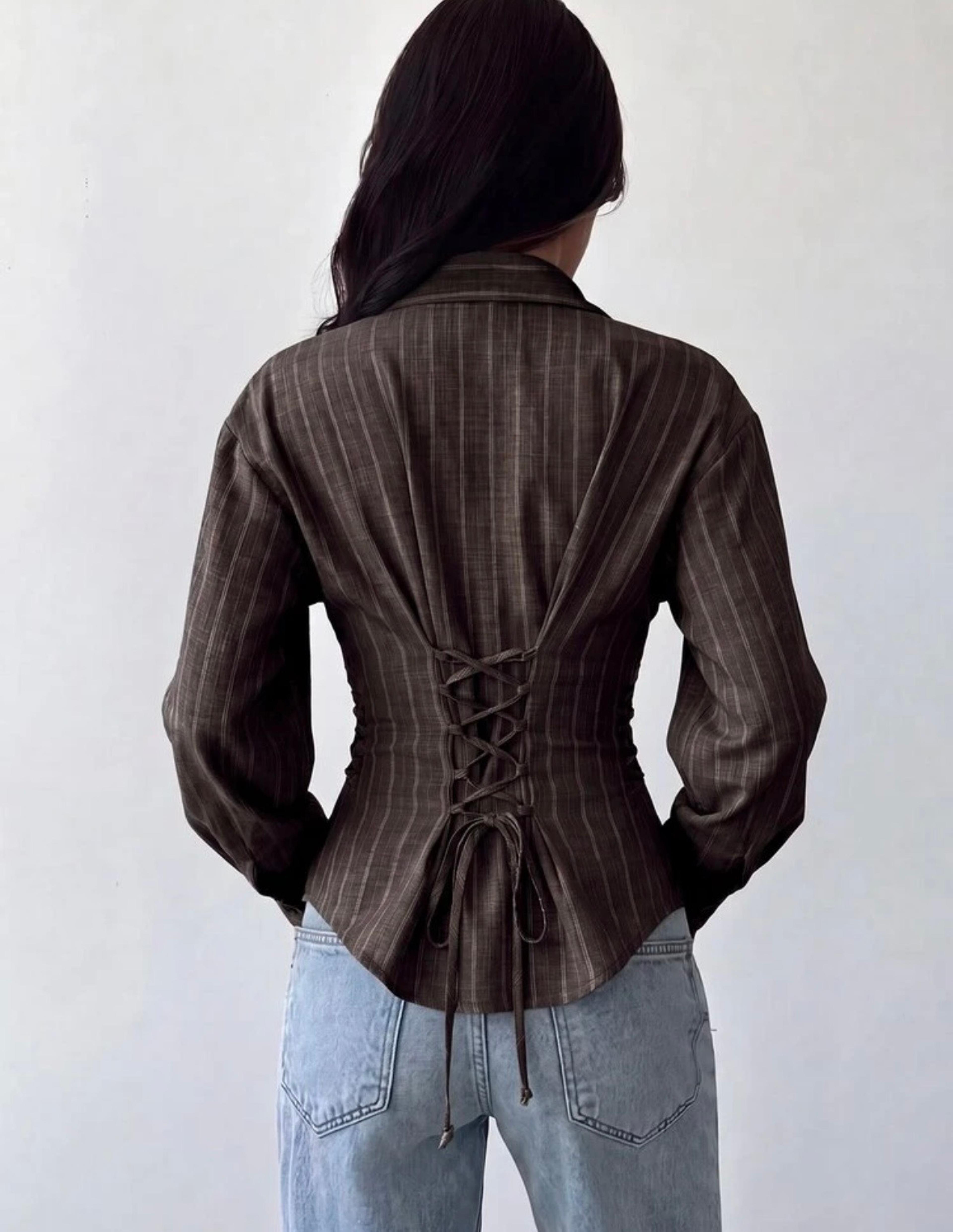 Long-sleeved shirt fit at the back view 6