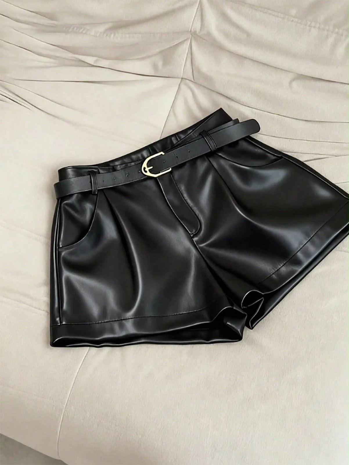 Short elegante de cuero
