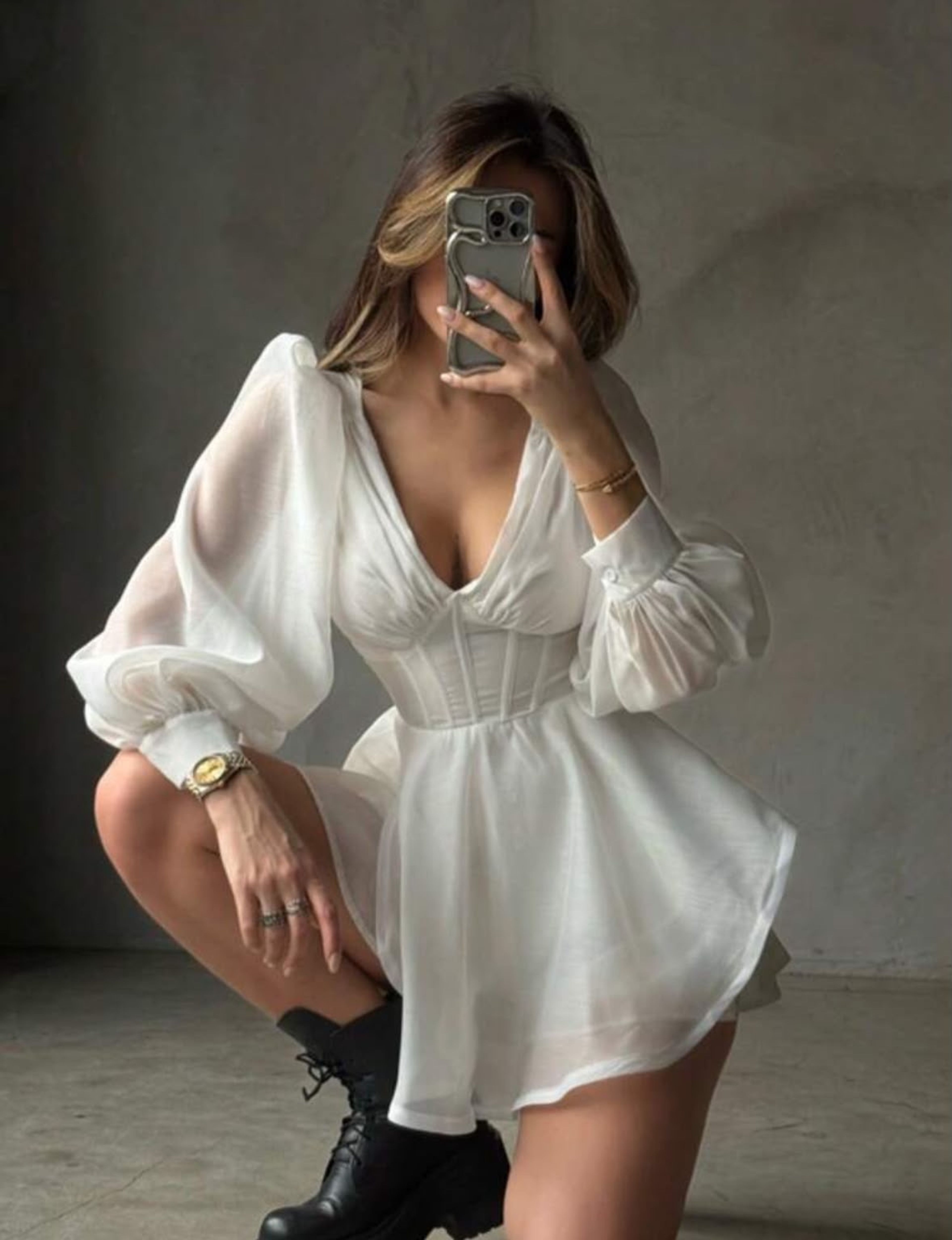 Elegant dress with ball sleeves