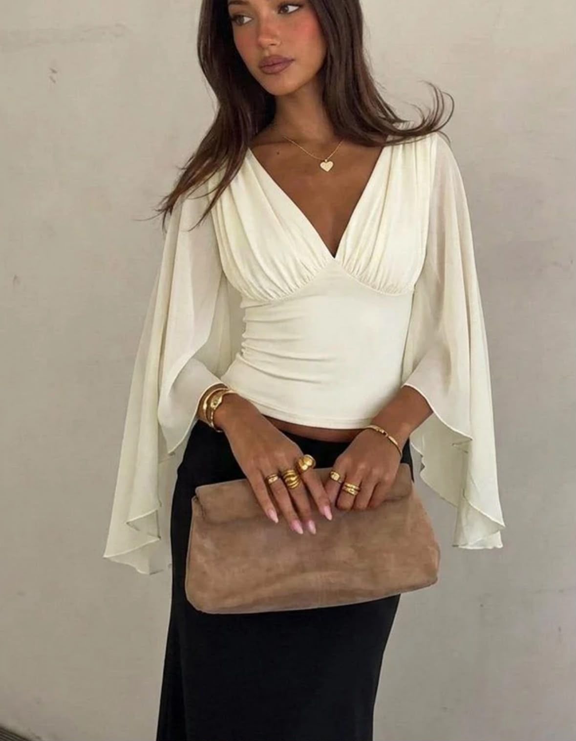 Elegant shirt with sleeves