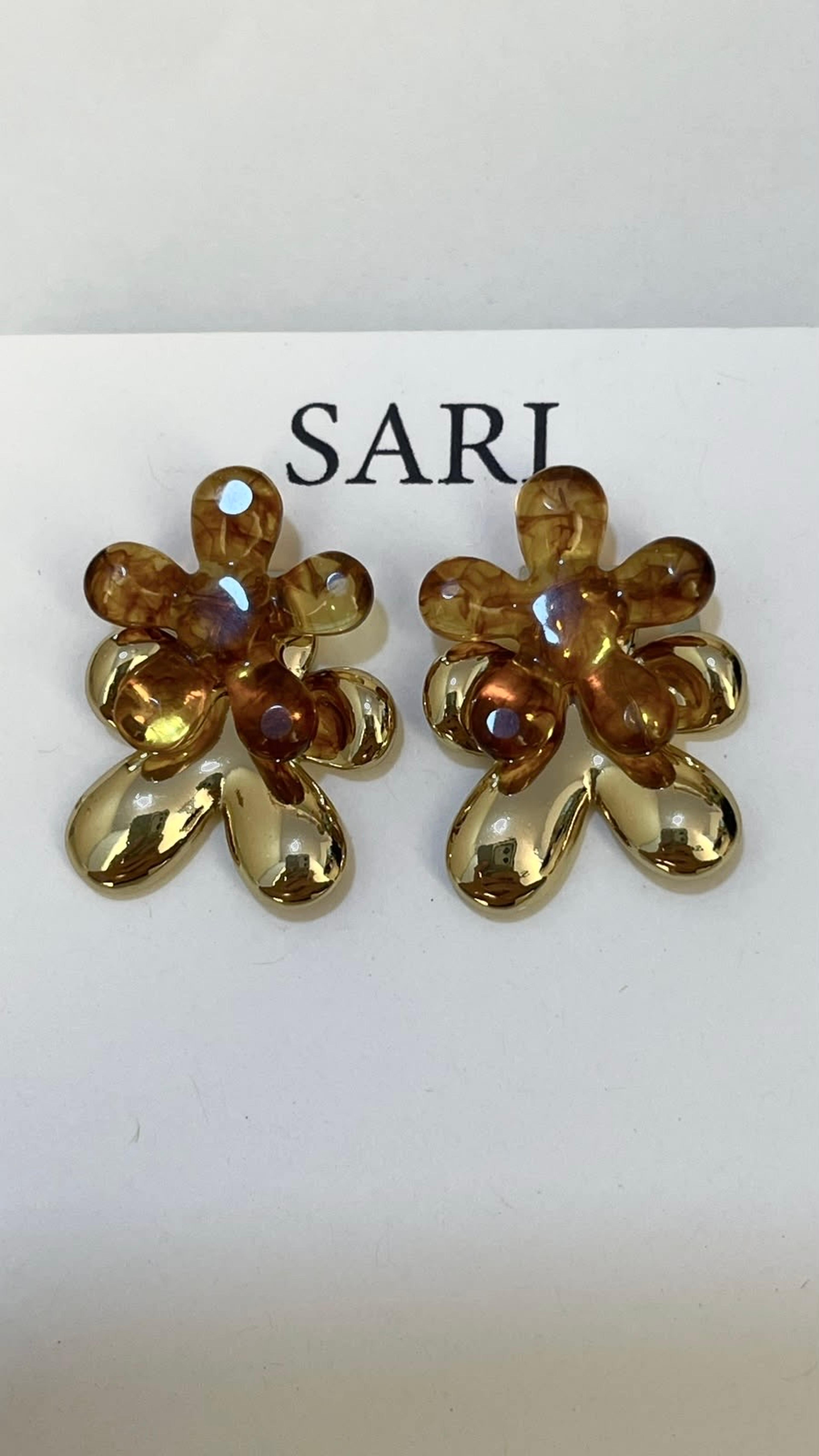 Flower earrings view 3