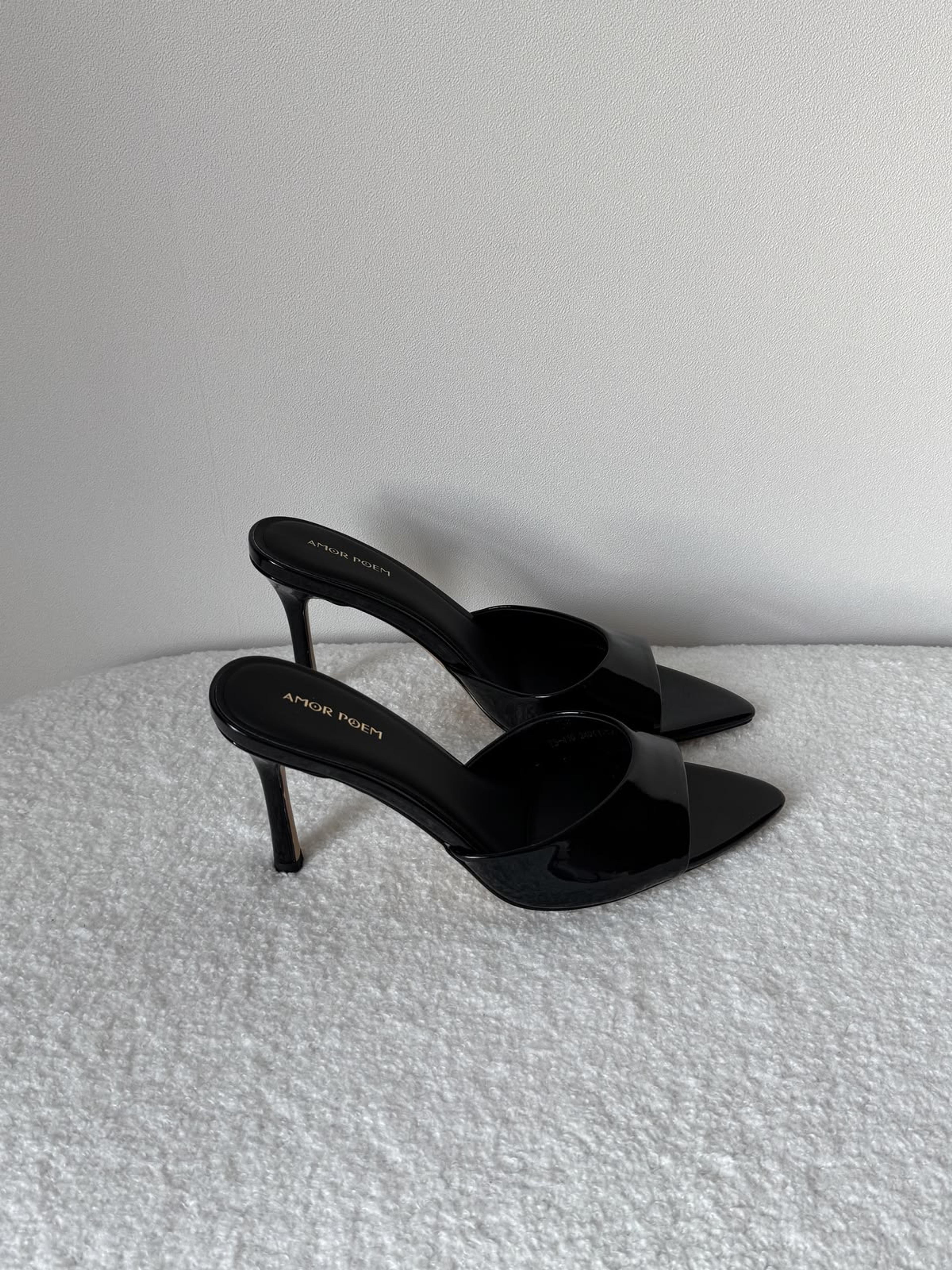 Tacones elegantes — vista alternativa