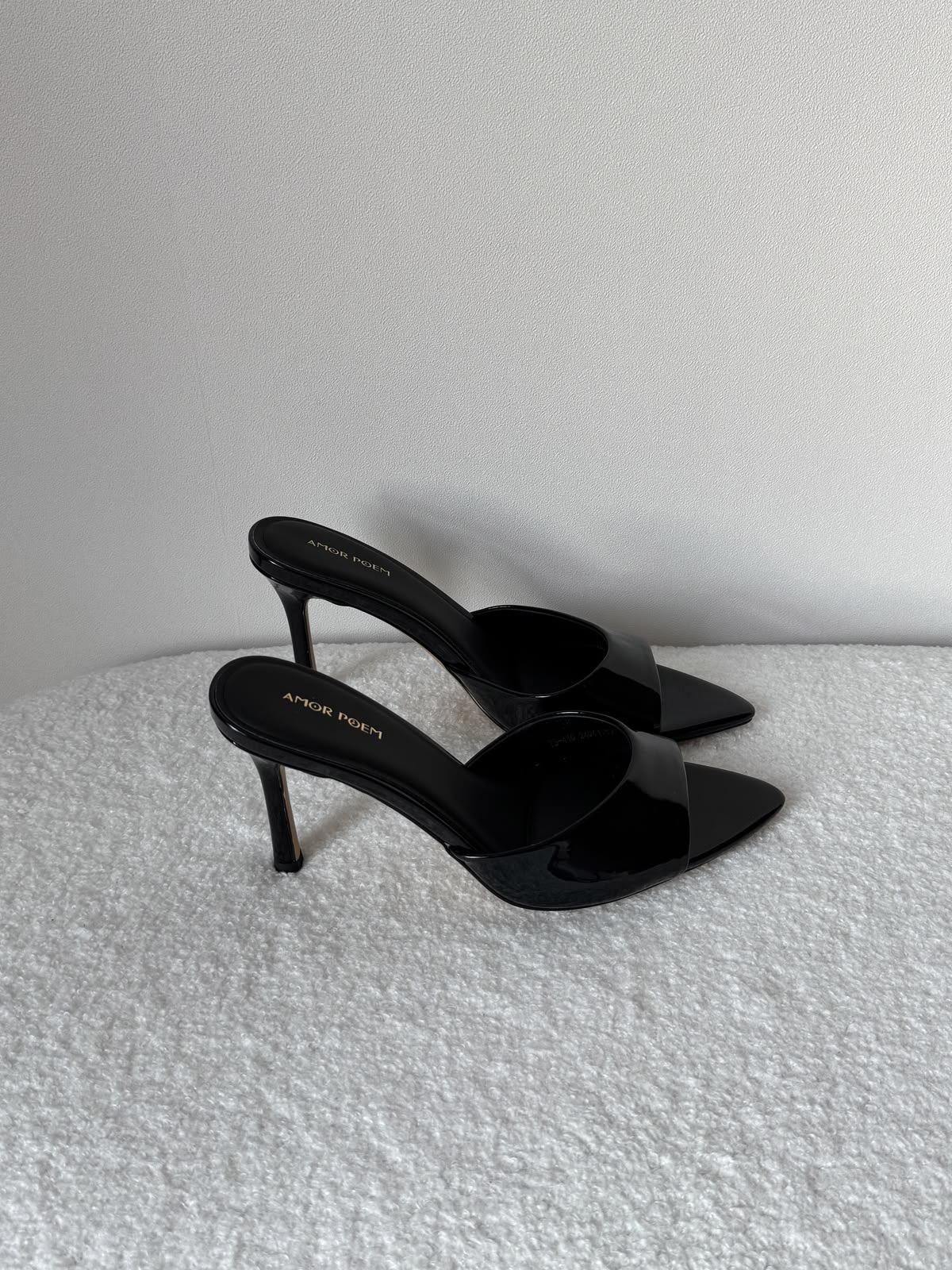 Tacones elegantes — vista alternativa