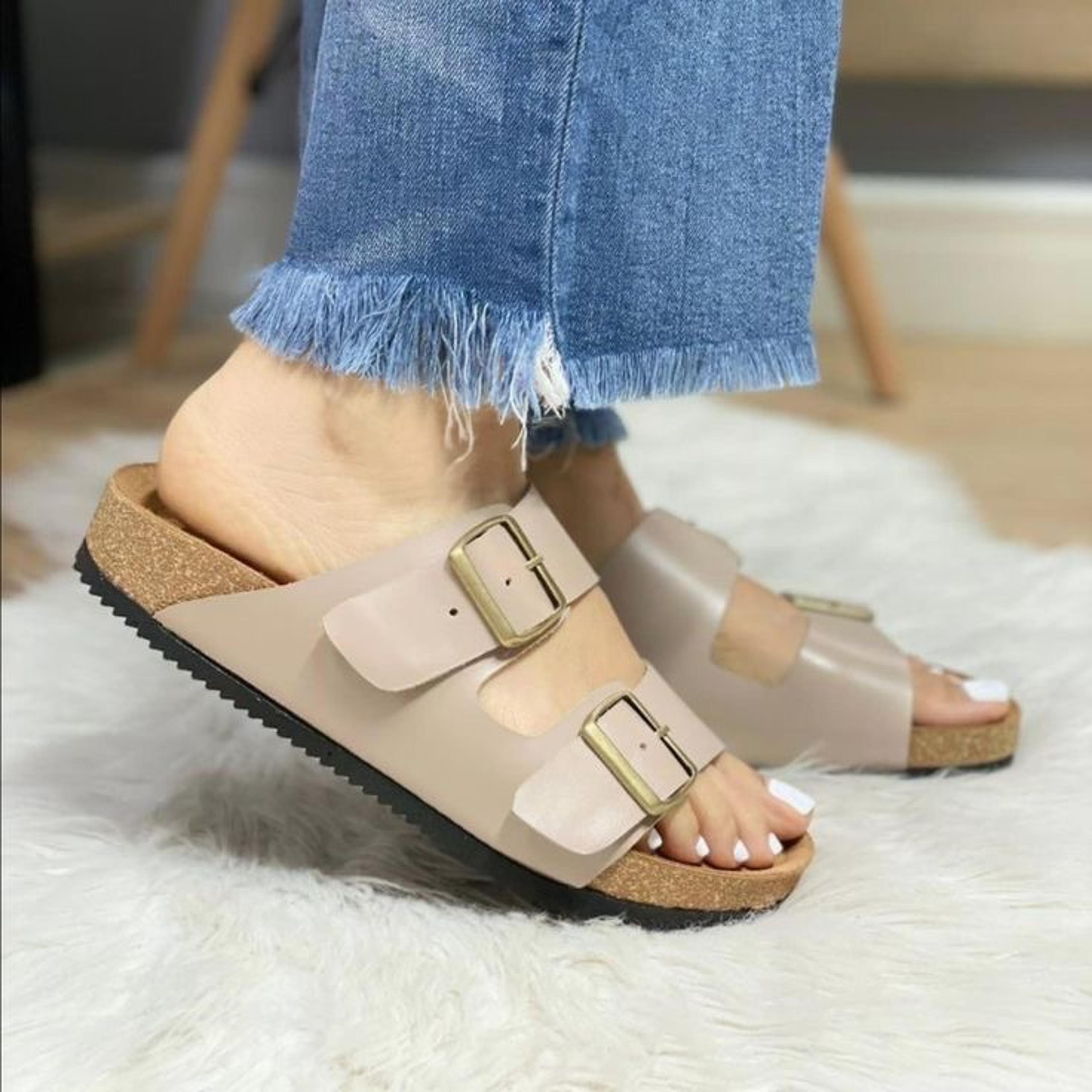 Sandalias estilo Moisés 