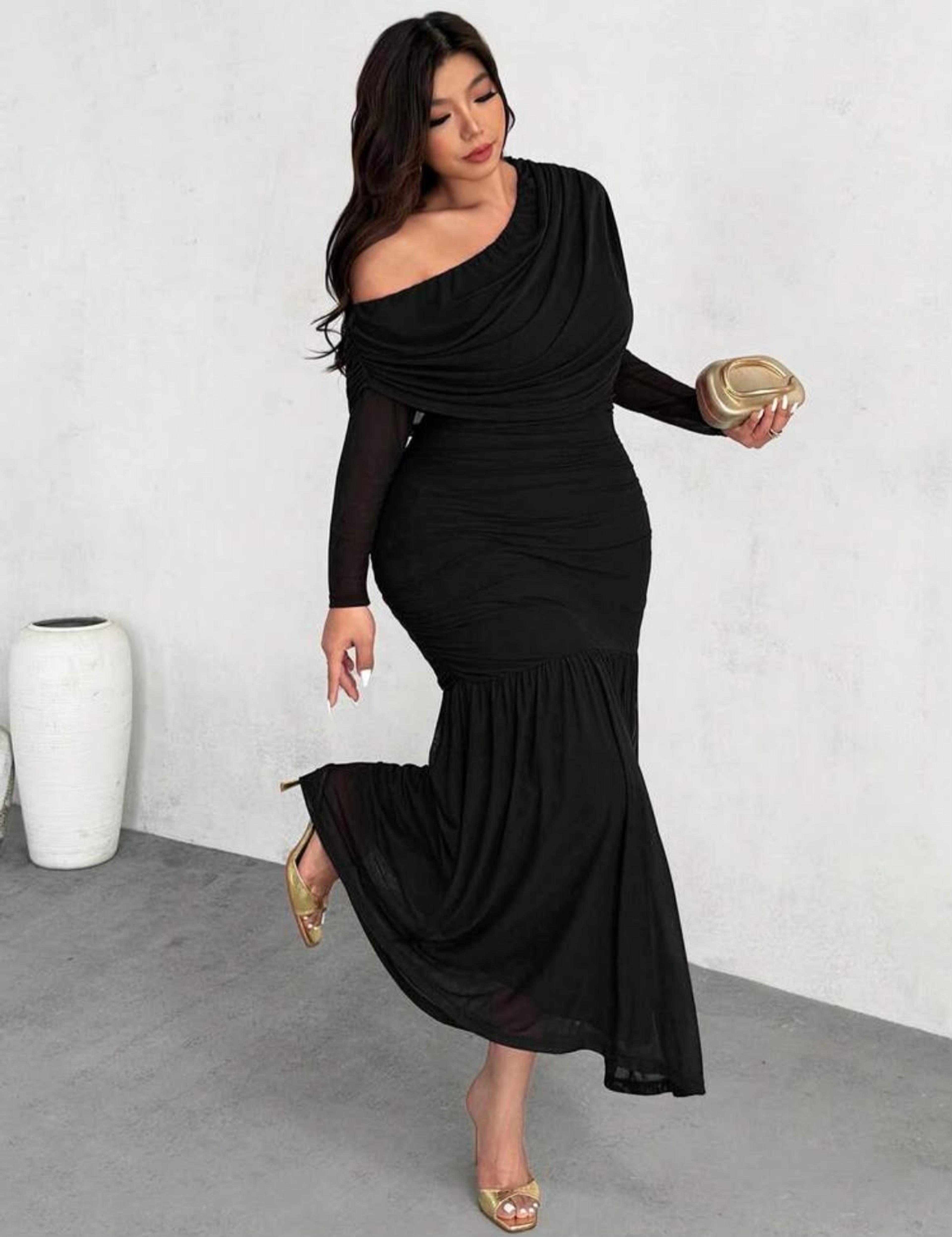 Elegant dress with sleeves view 1