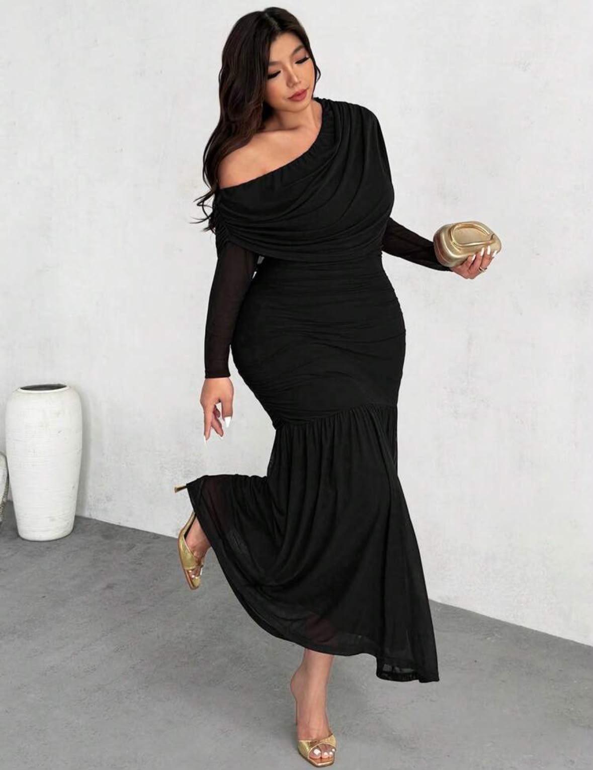 Elegant dress with sleeves