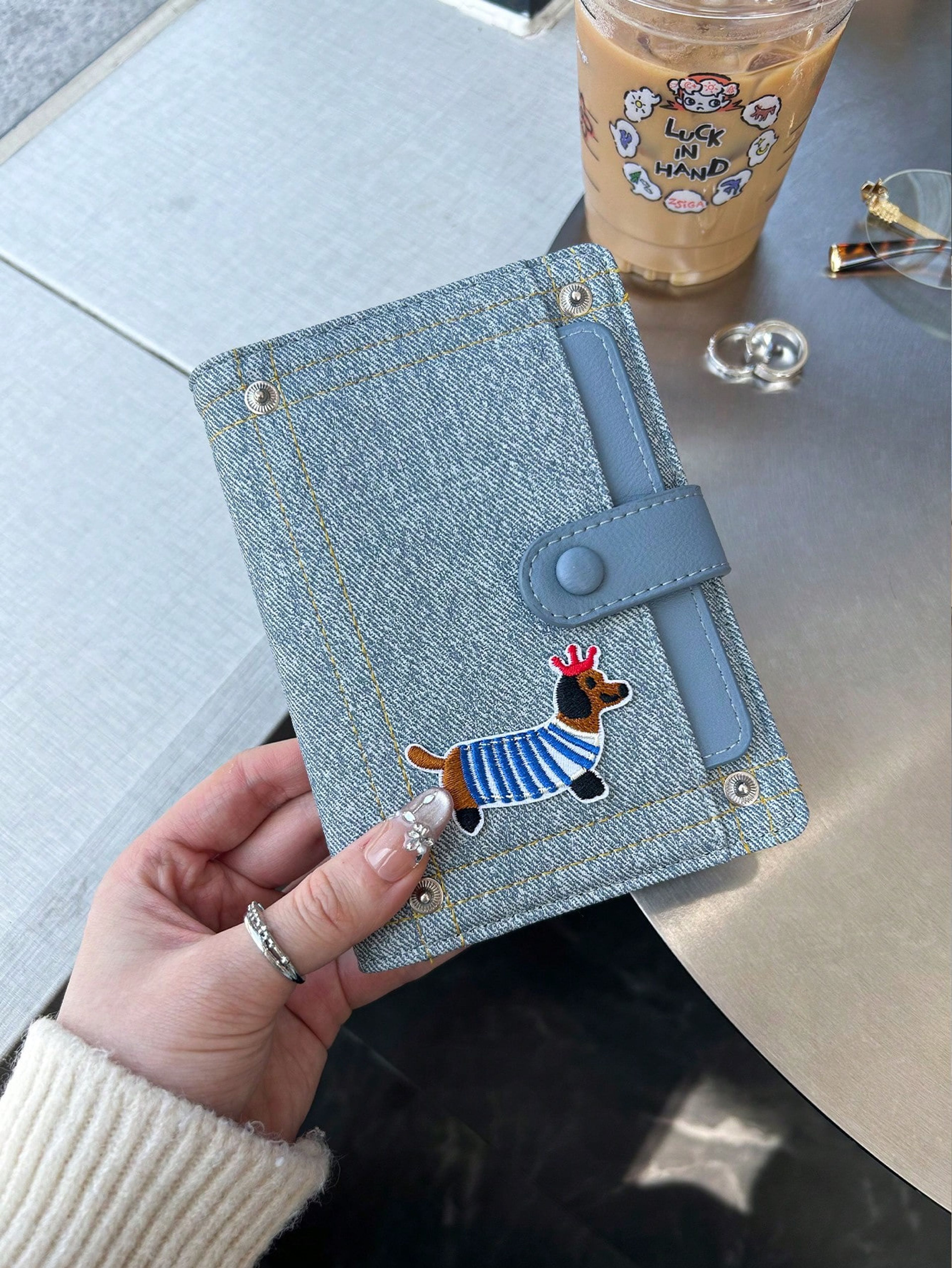 Porta pasaportes