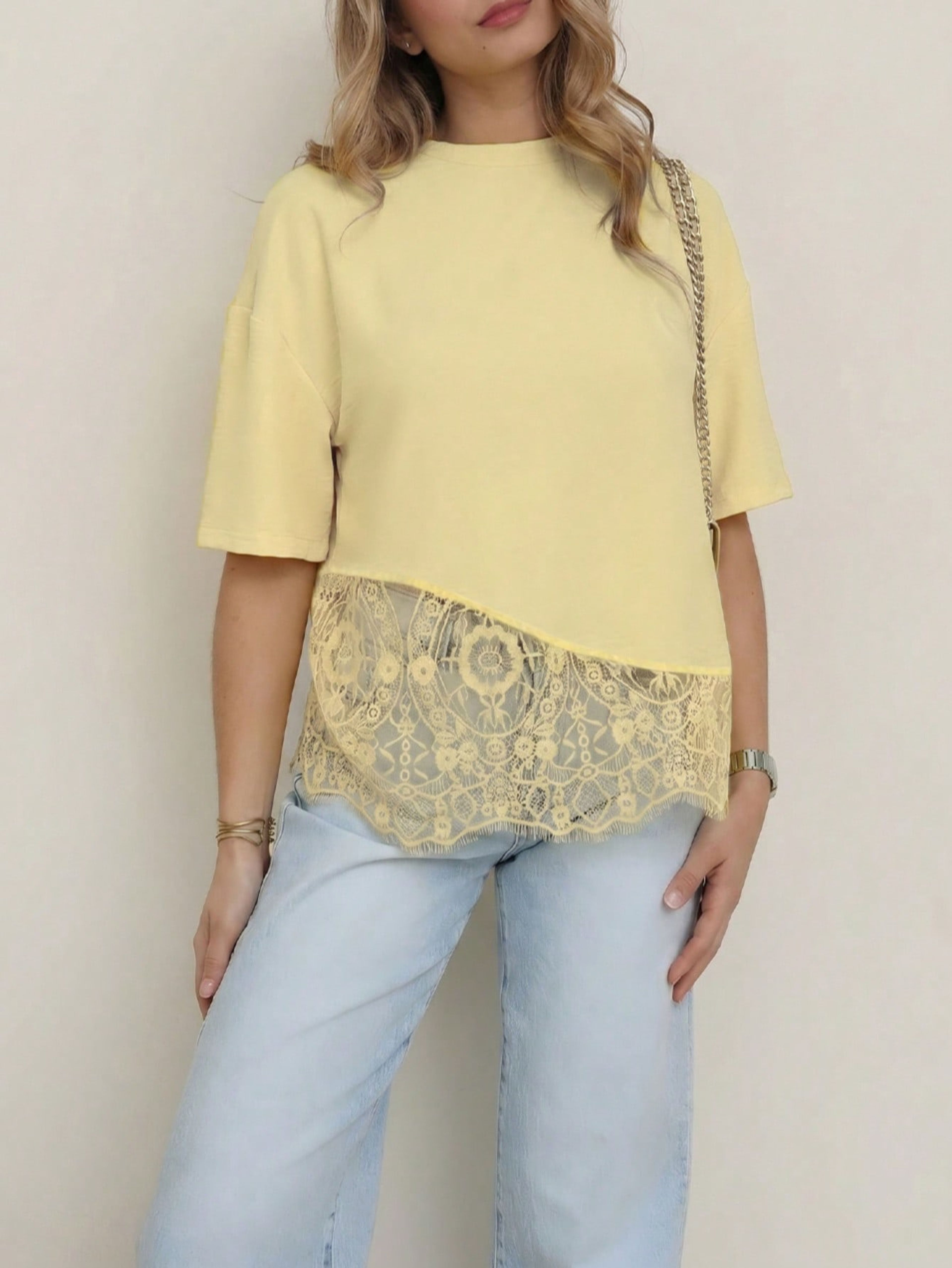 Camiseta con encaje