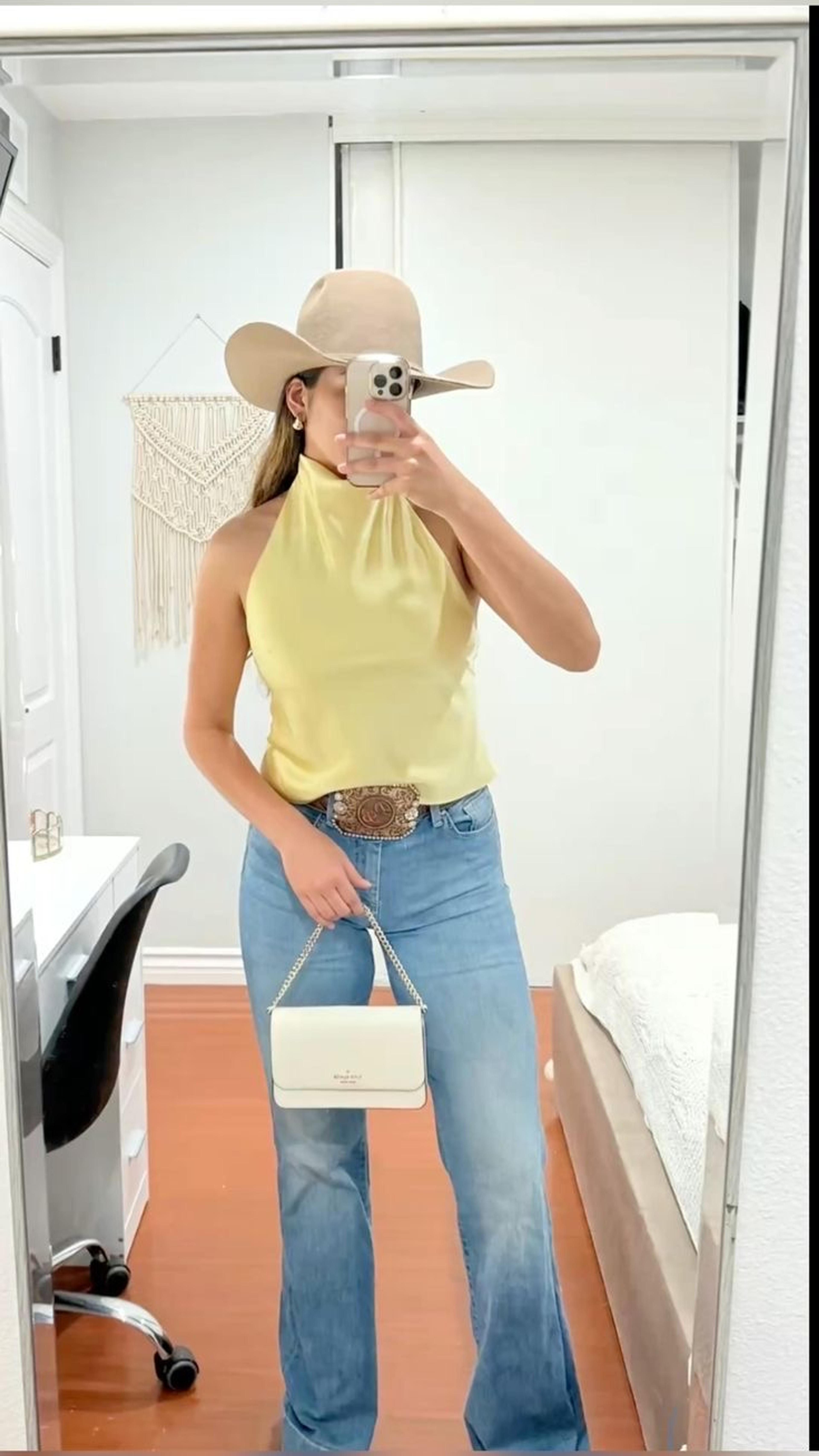 Blusa de satin elegante 