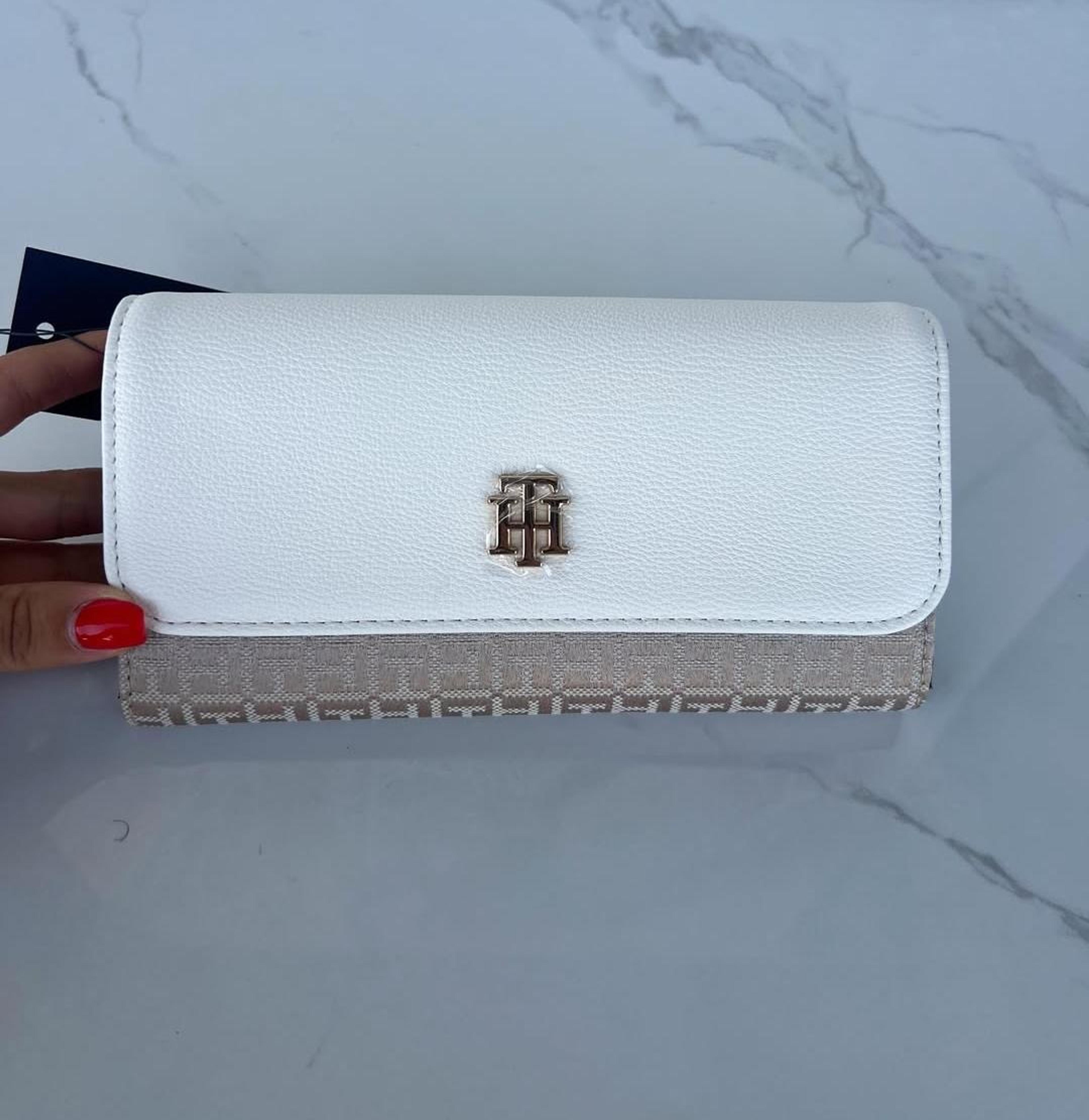 Billetera Tommy vista 3
