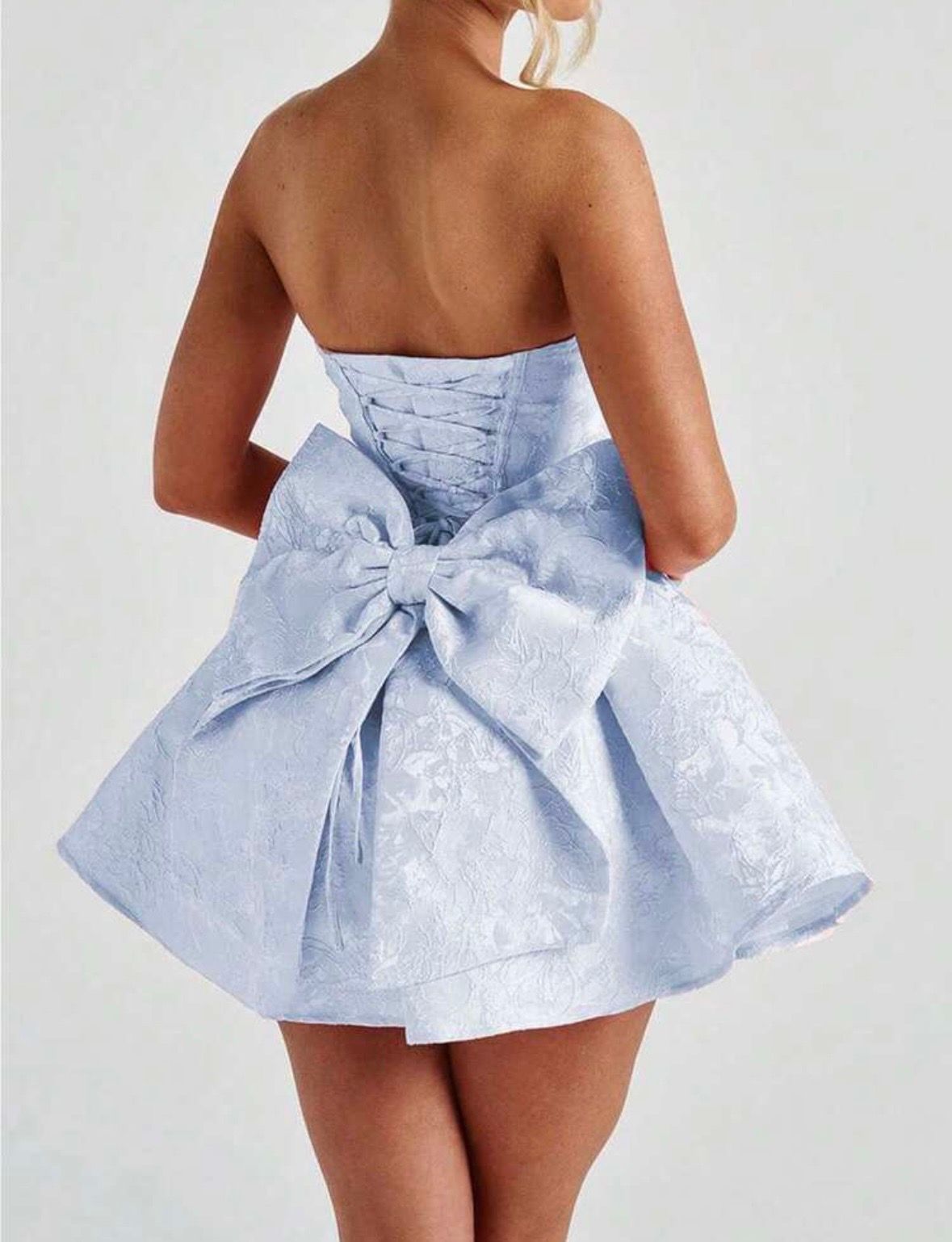 Romantic dress with bow back