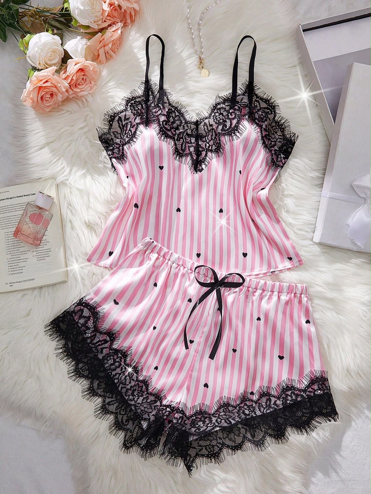 Pajamas with short lace and shirt