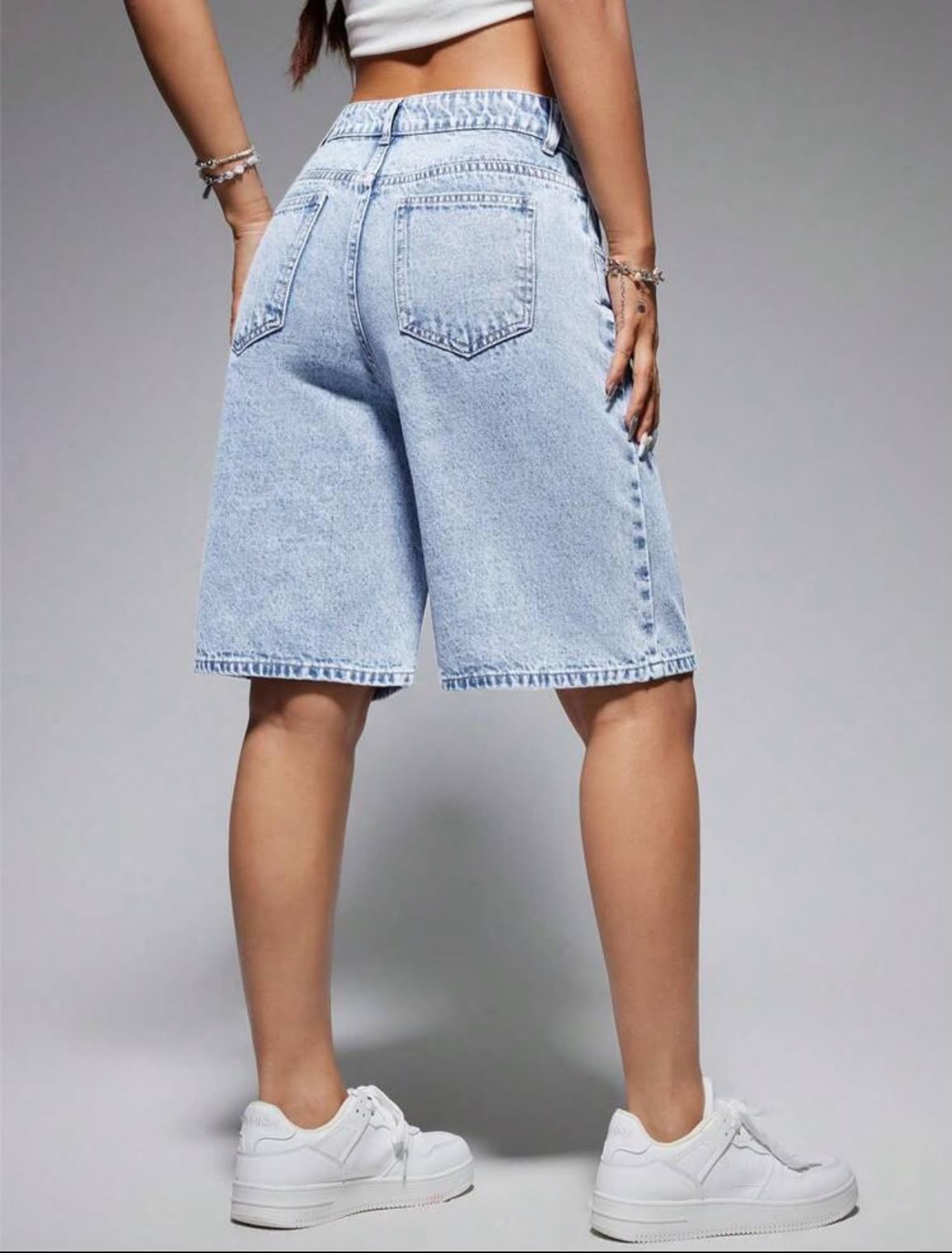 Short bermudas celeste vista 2