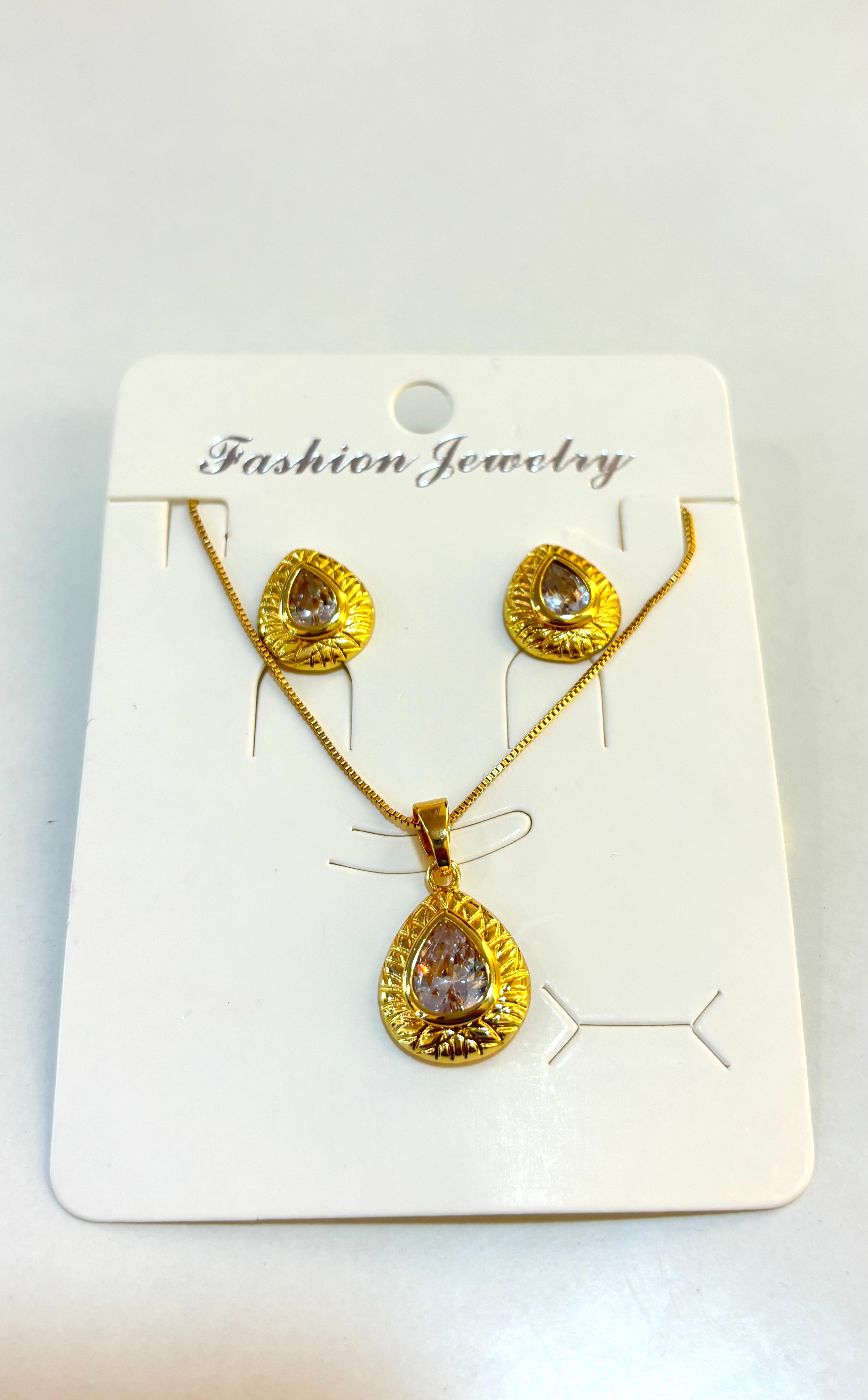 Set cadena y arete con diseño de gota