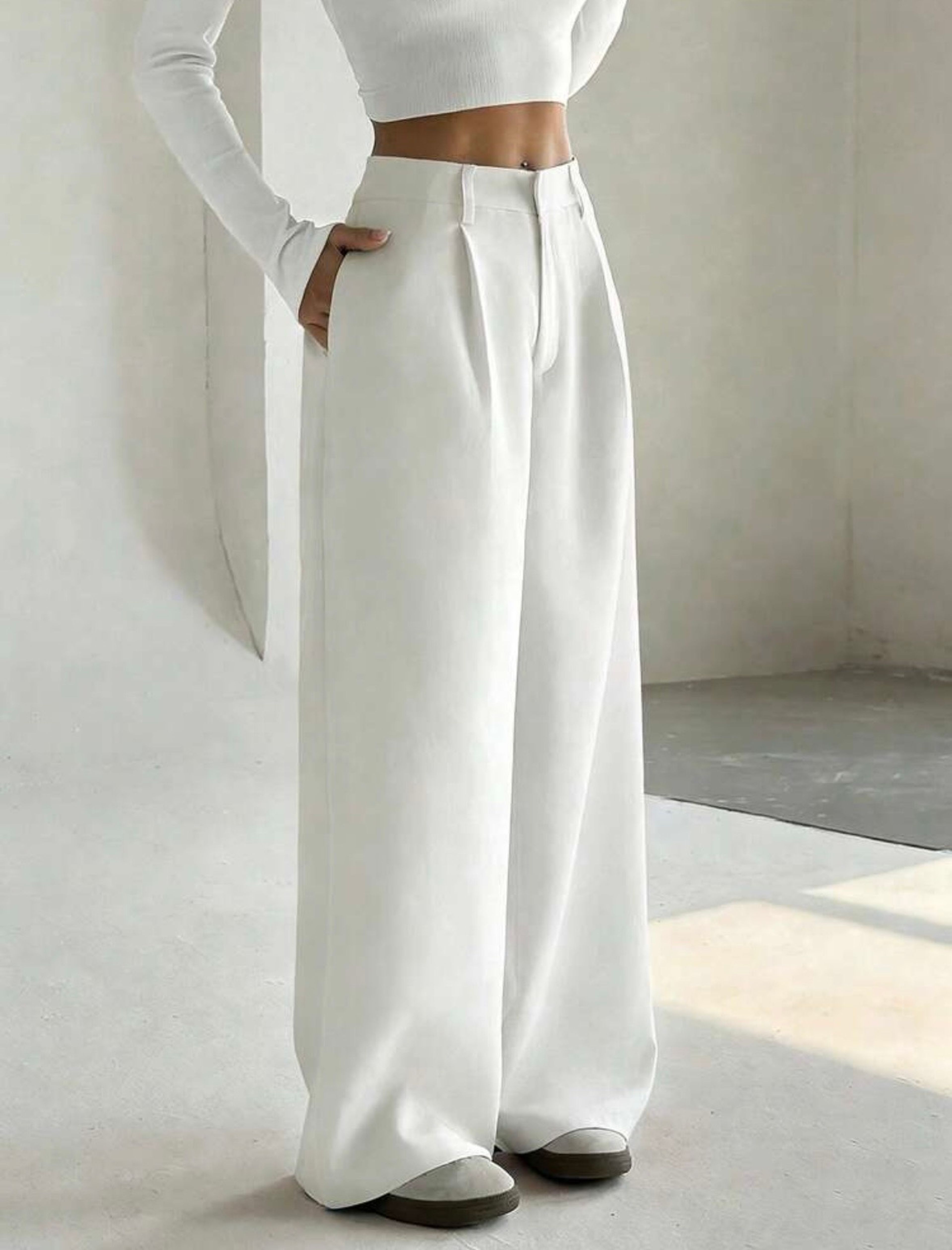 Pantalones anchos casuales y estilizadores