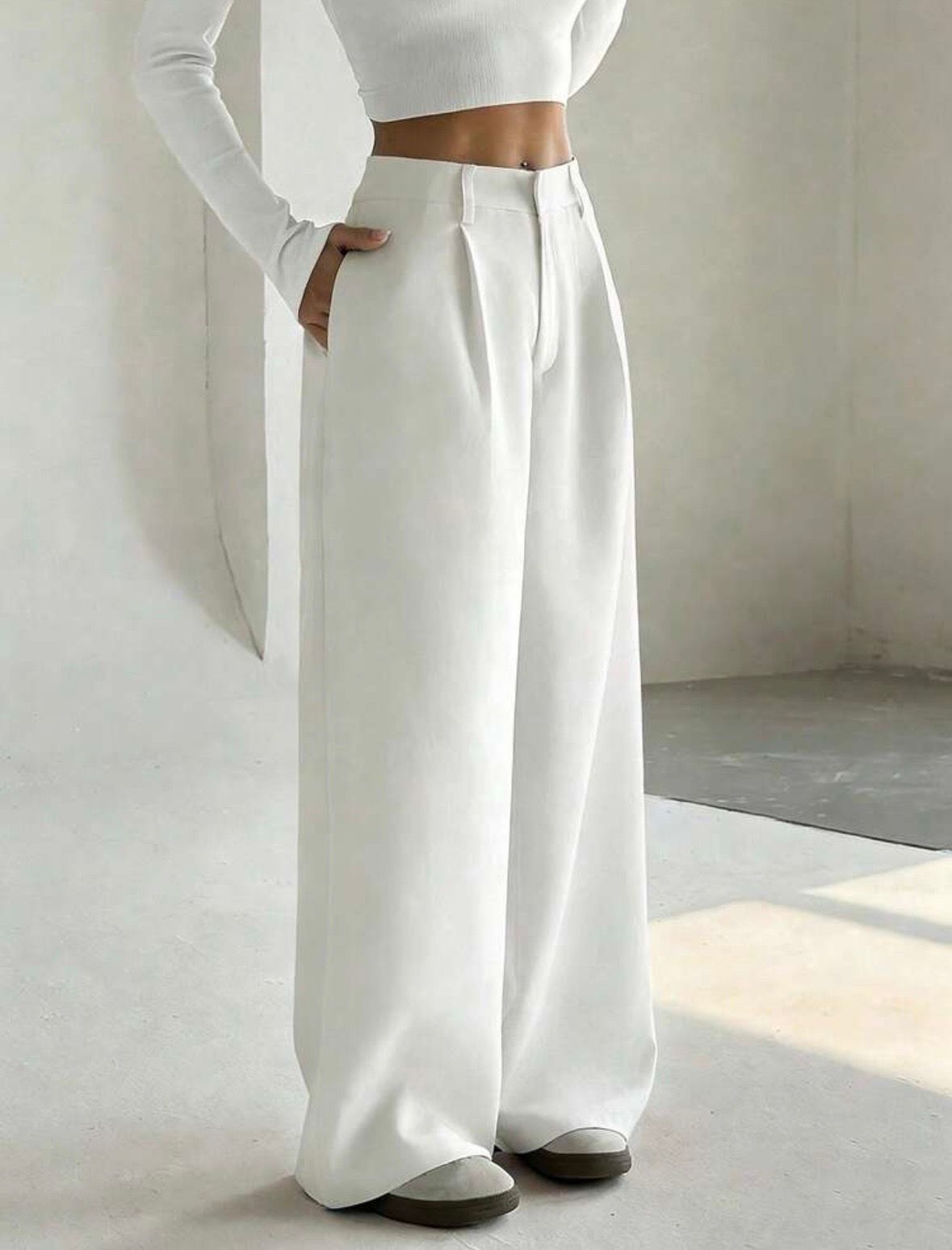 Pantalones anchos casuales y estilizadores