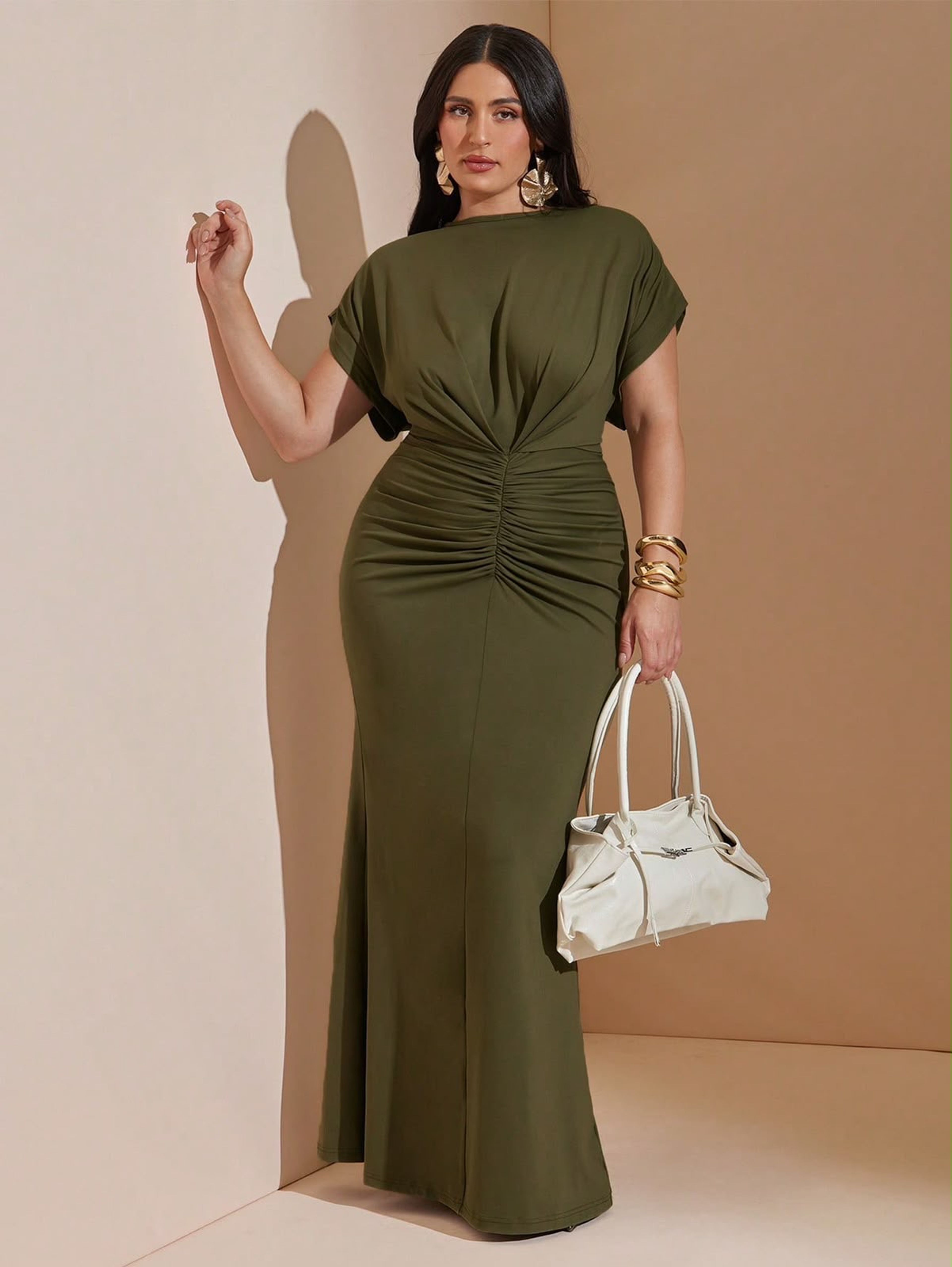 Elegant waist-fitting dress