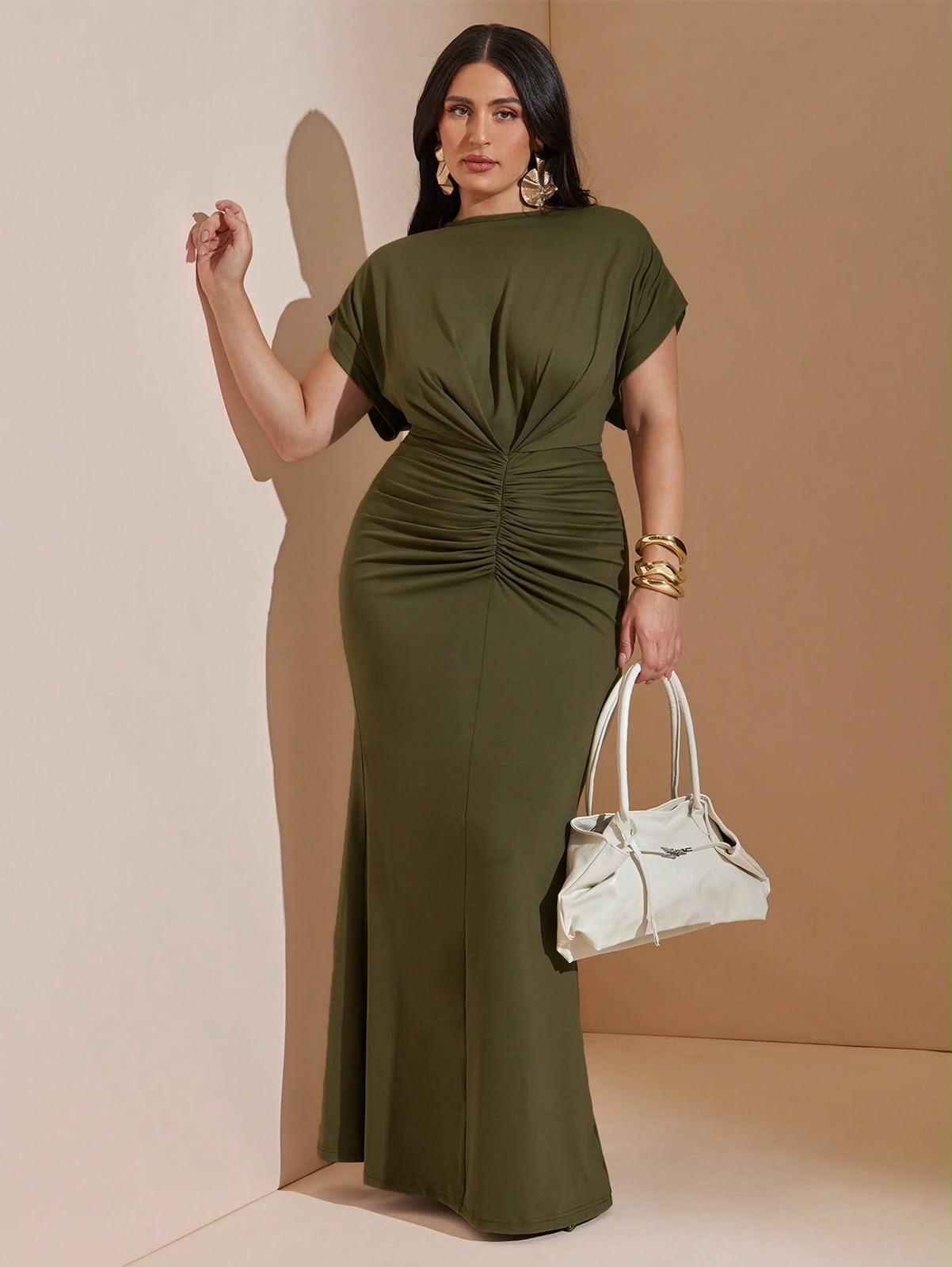 Elegant waist-fitting dress