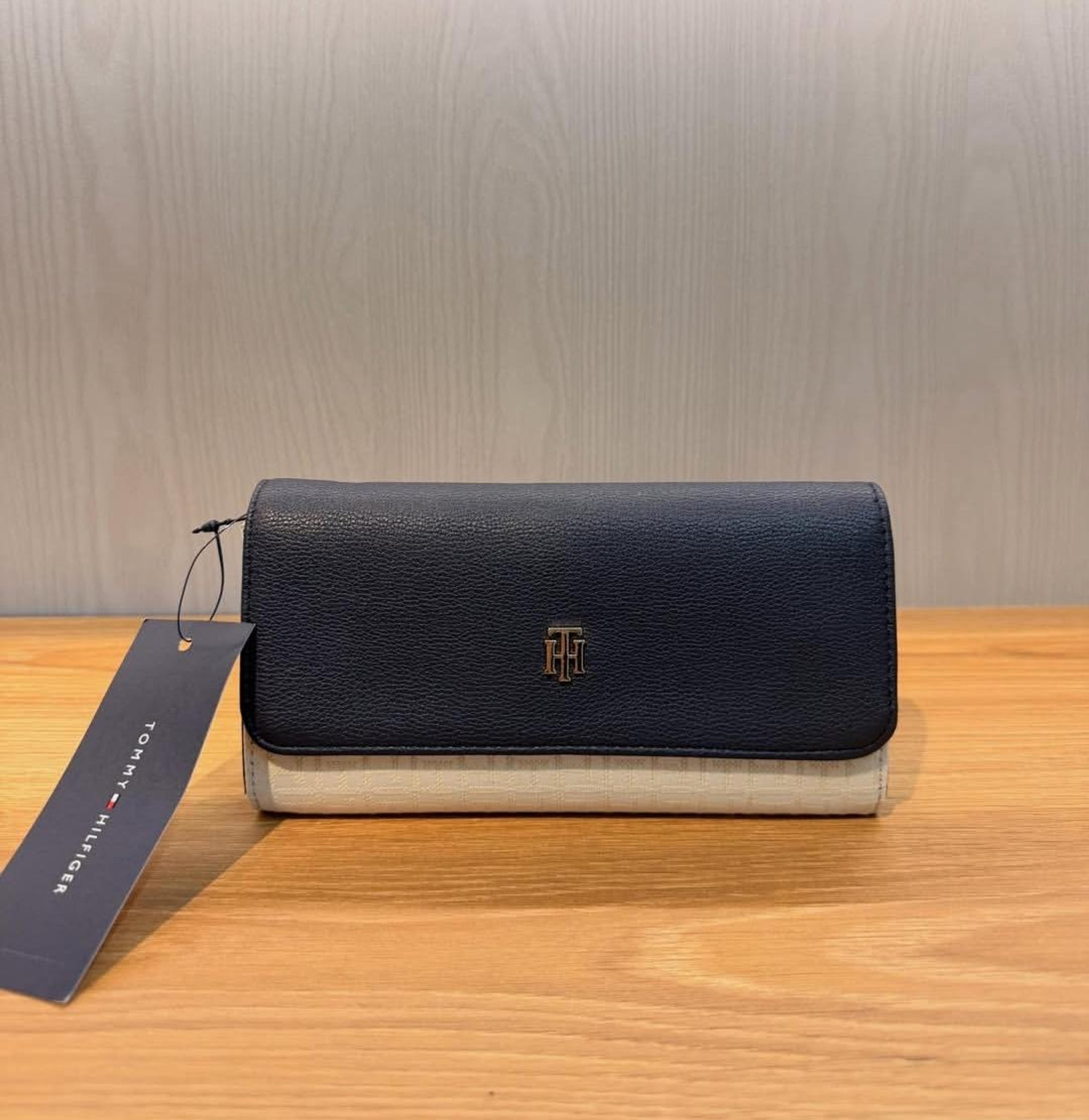 Tommy  wallet