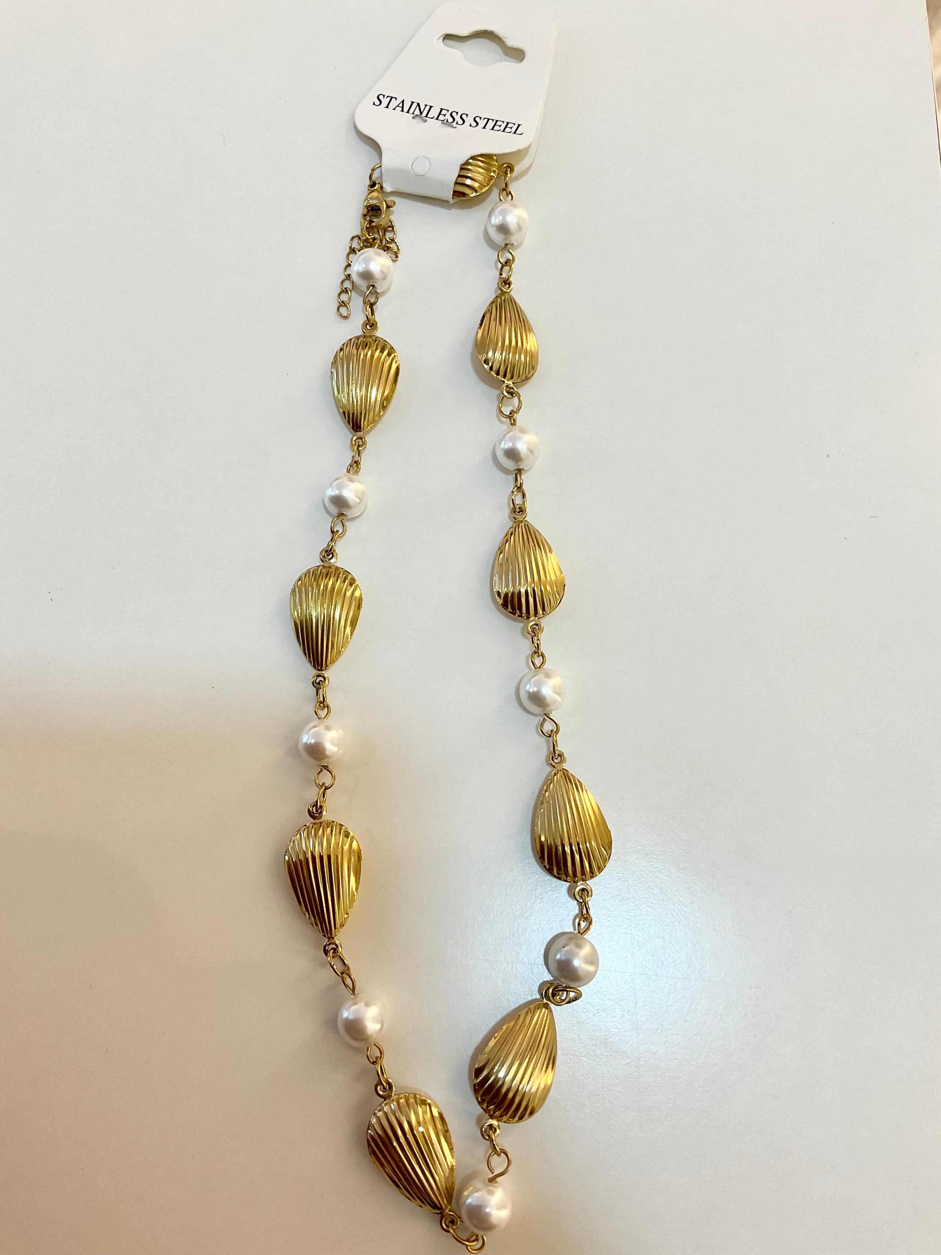 Collar con diseño de concha
