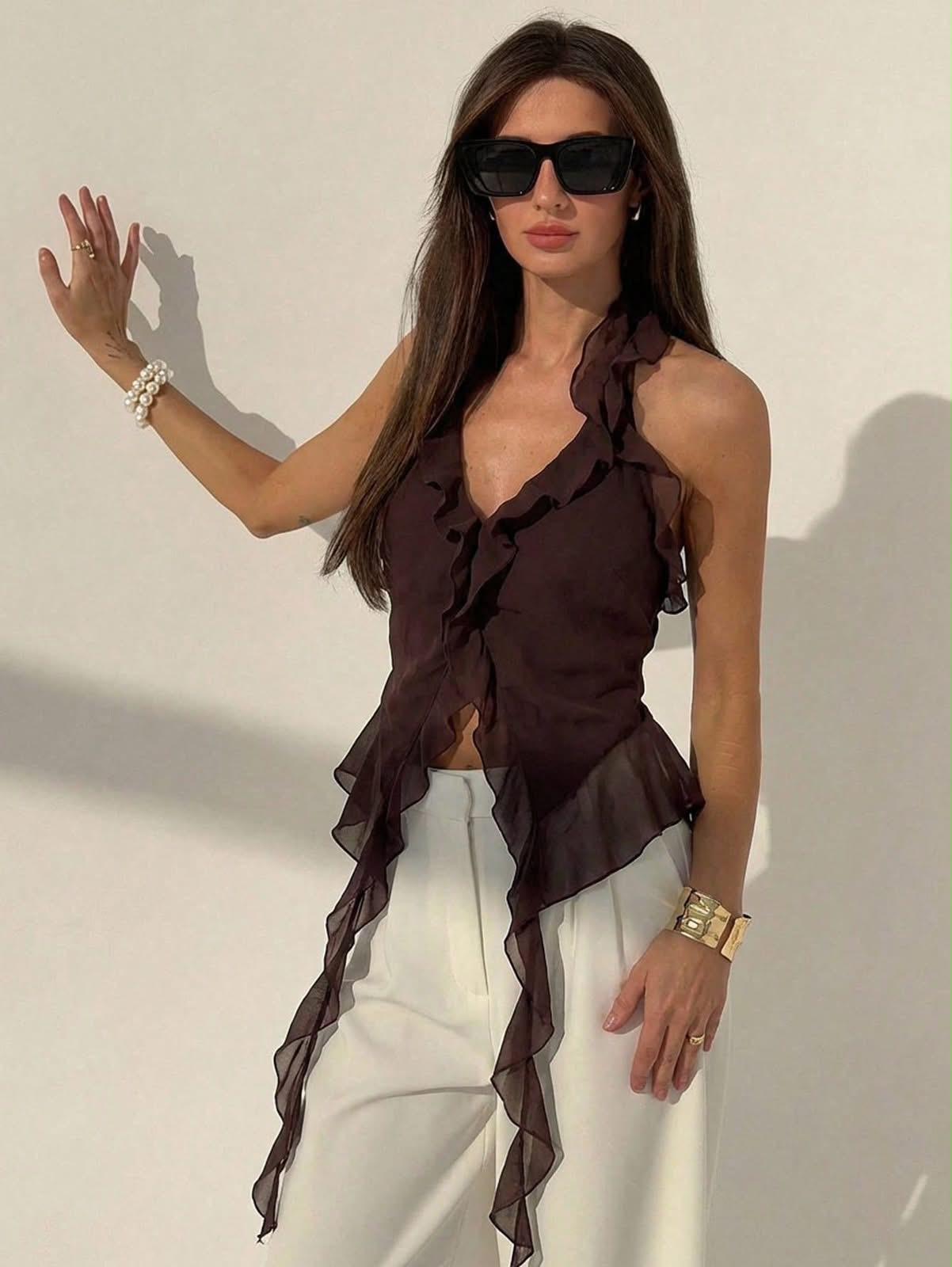 Blusa con detalles de volantes en el bajo