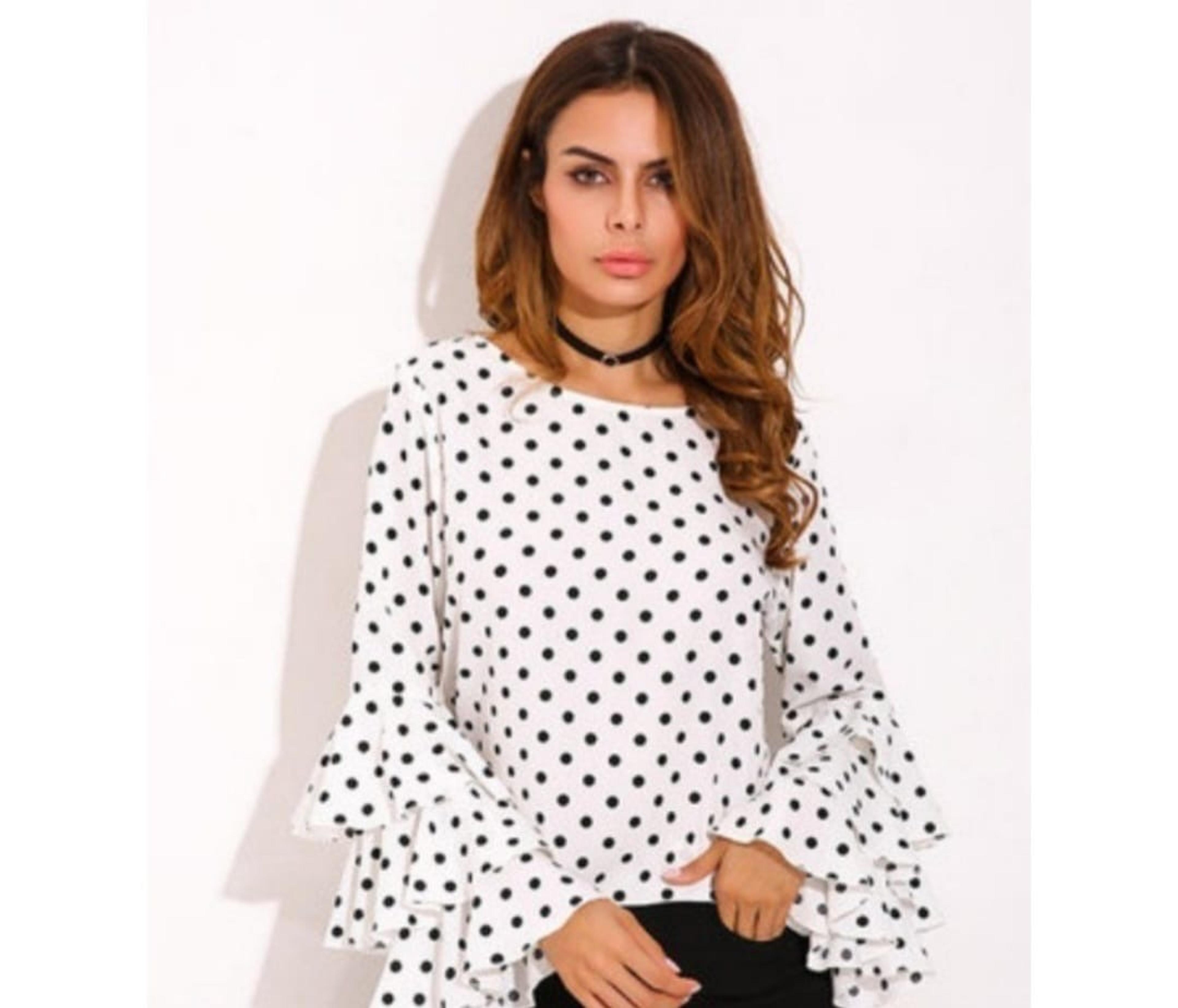 Blusa elegante con puntos  vista 3